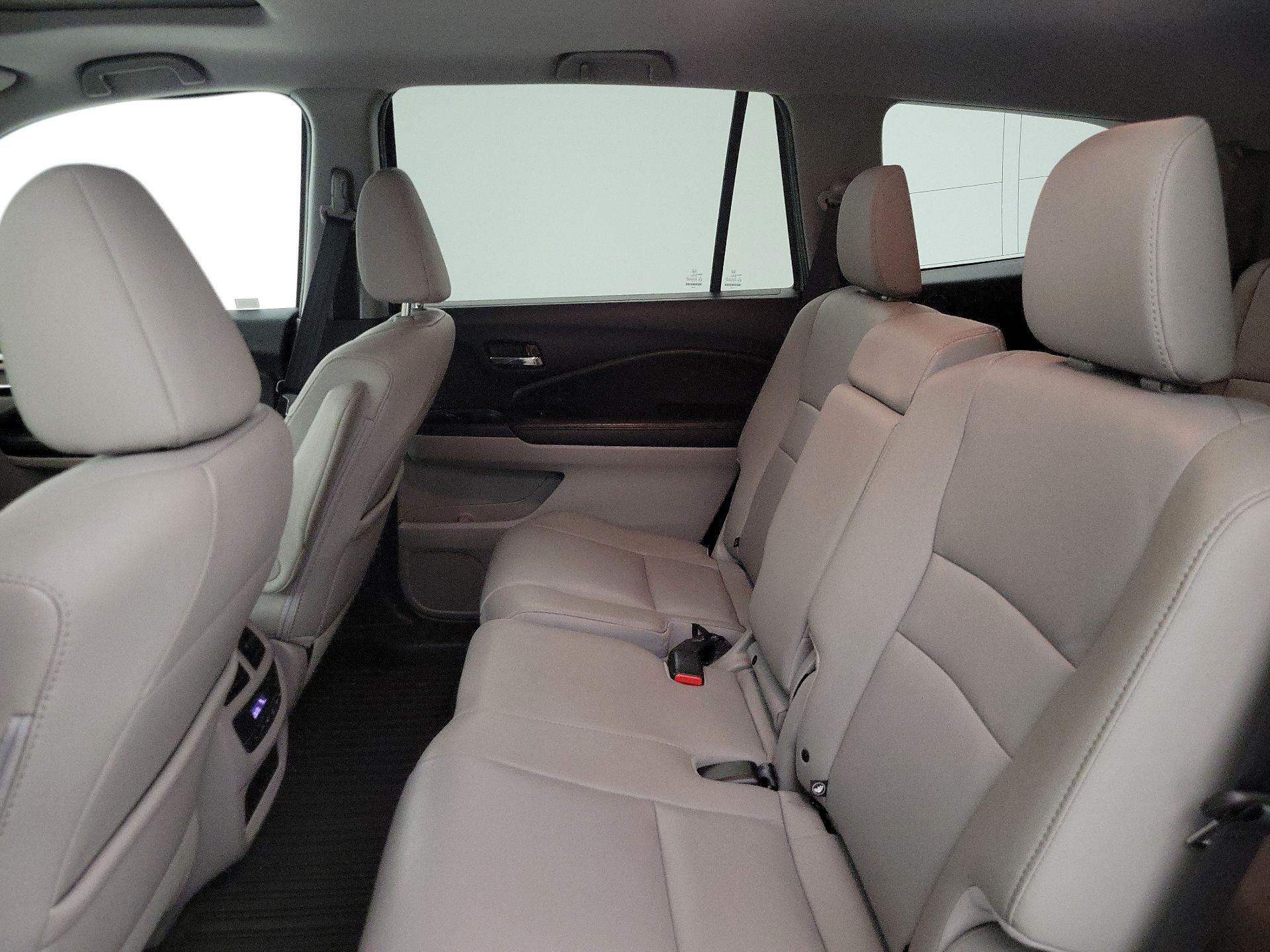 Thumbnail: 2017 Honda Pilot - 20