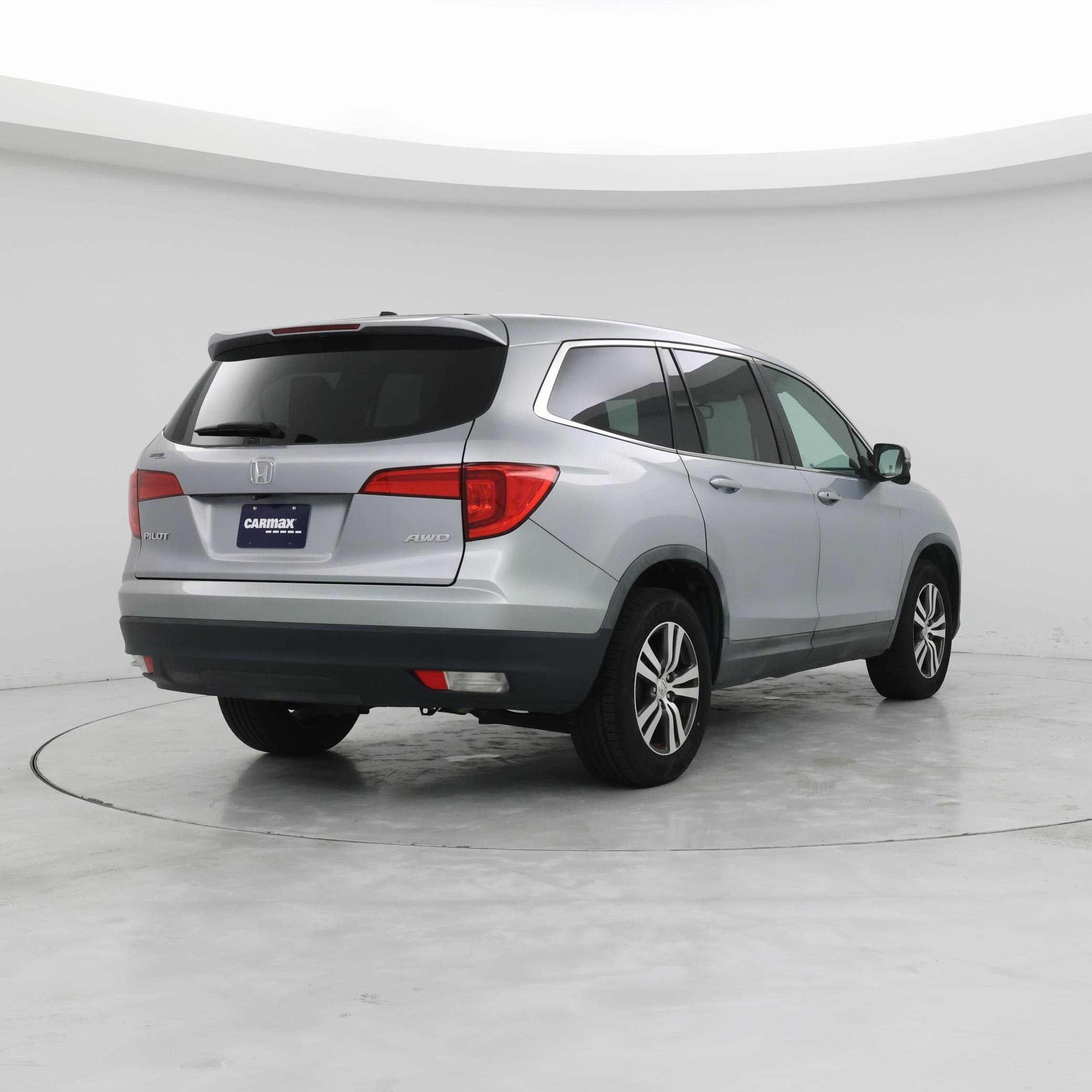 Thumbnail: 2017 Honda Pilot - 8