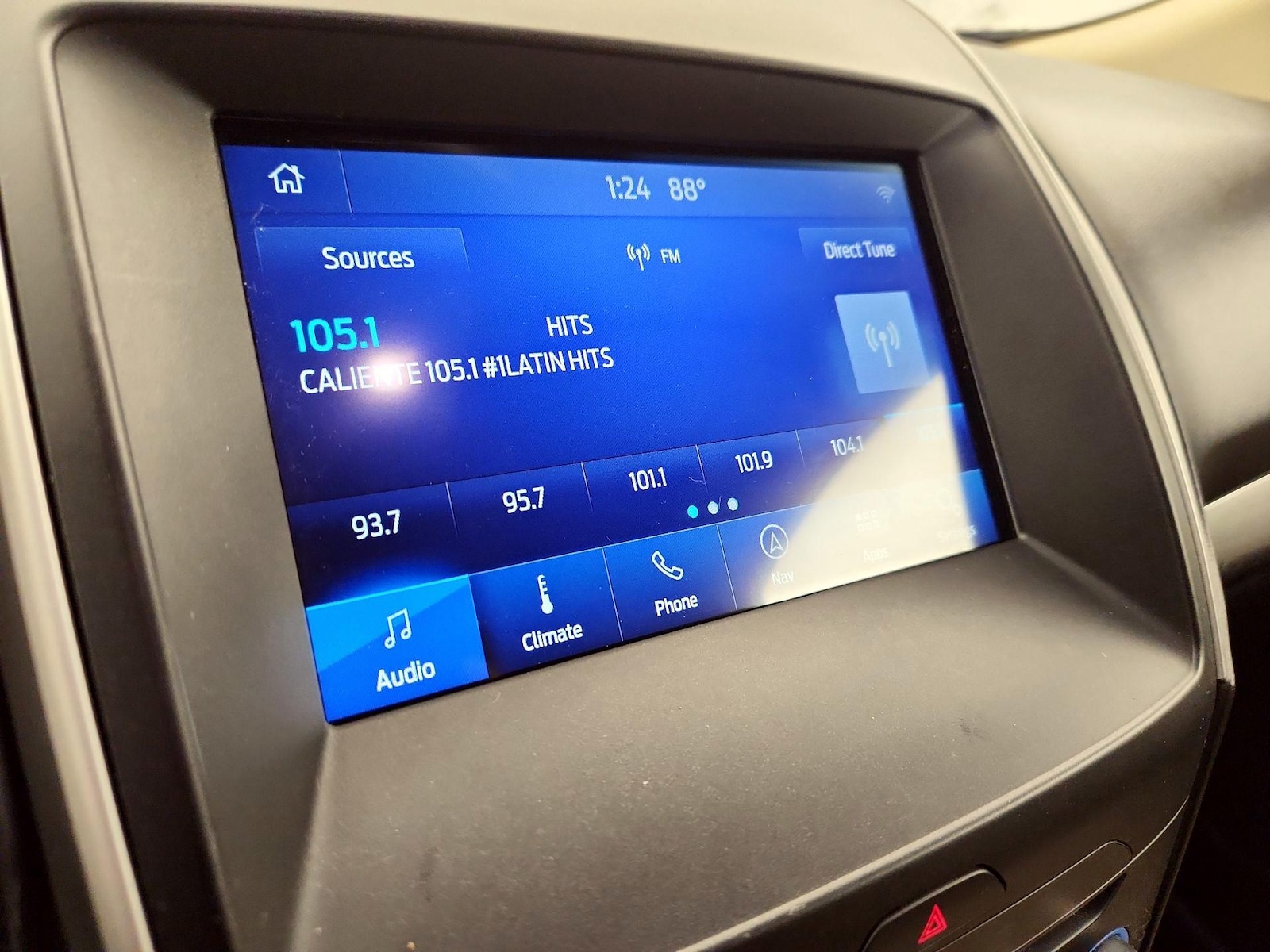 2017 Ford Edge SEL - Photo 17