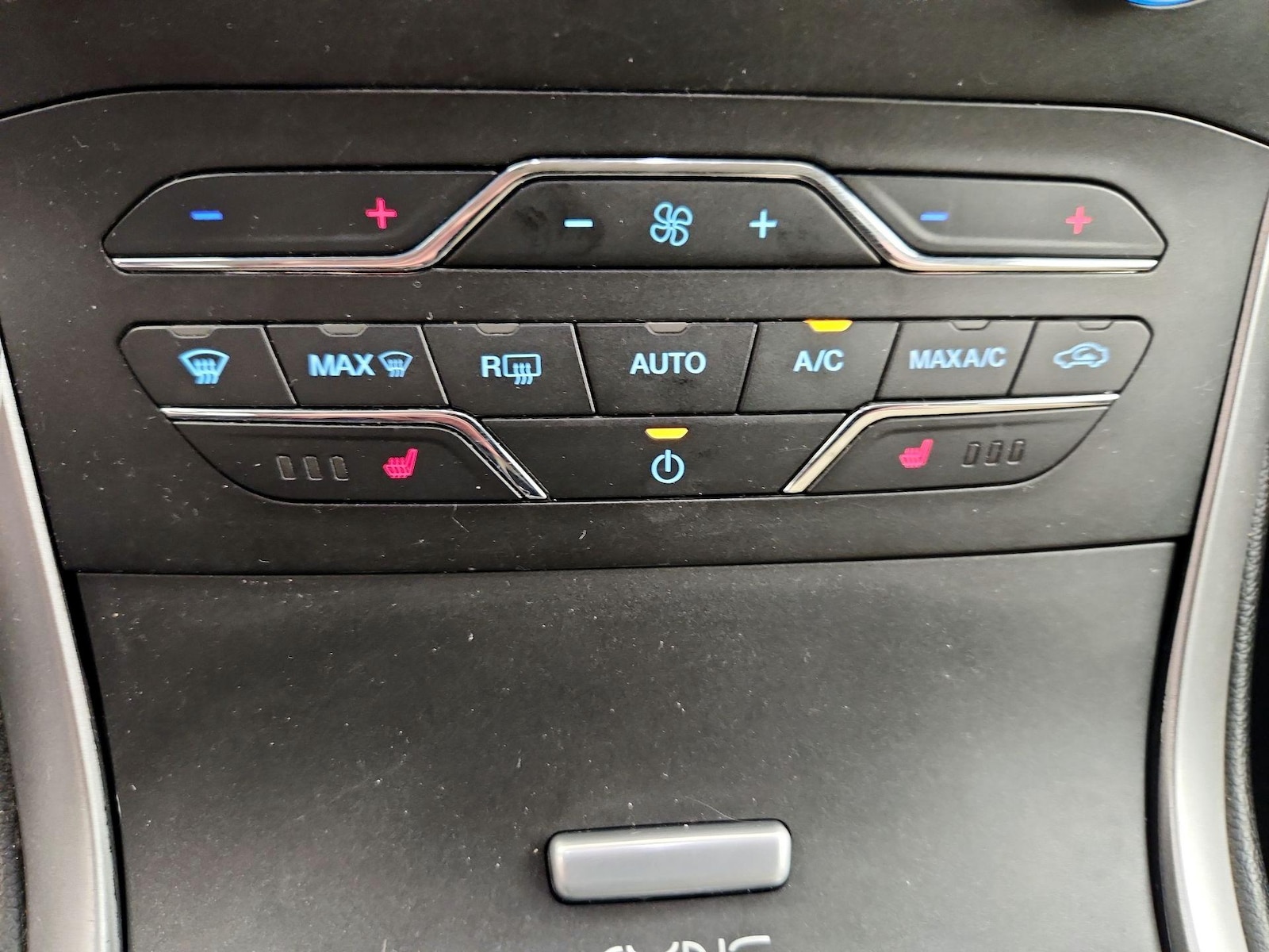 2017 Ford Edge SEL - Photo 18
