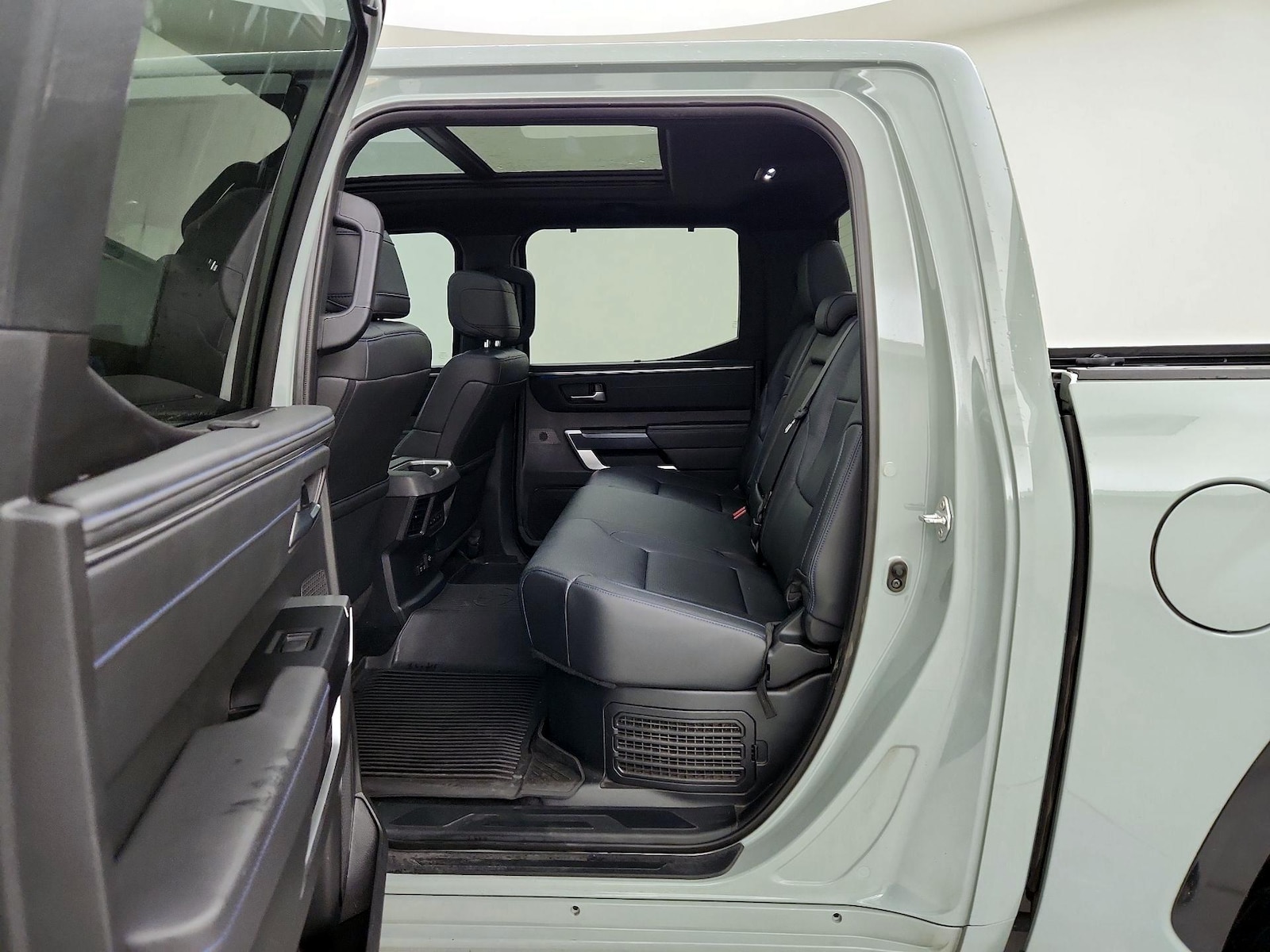 Rear A/C Seat(s)
