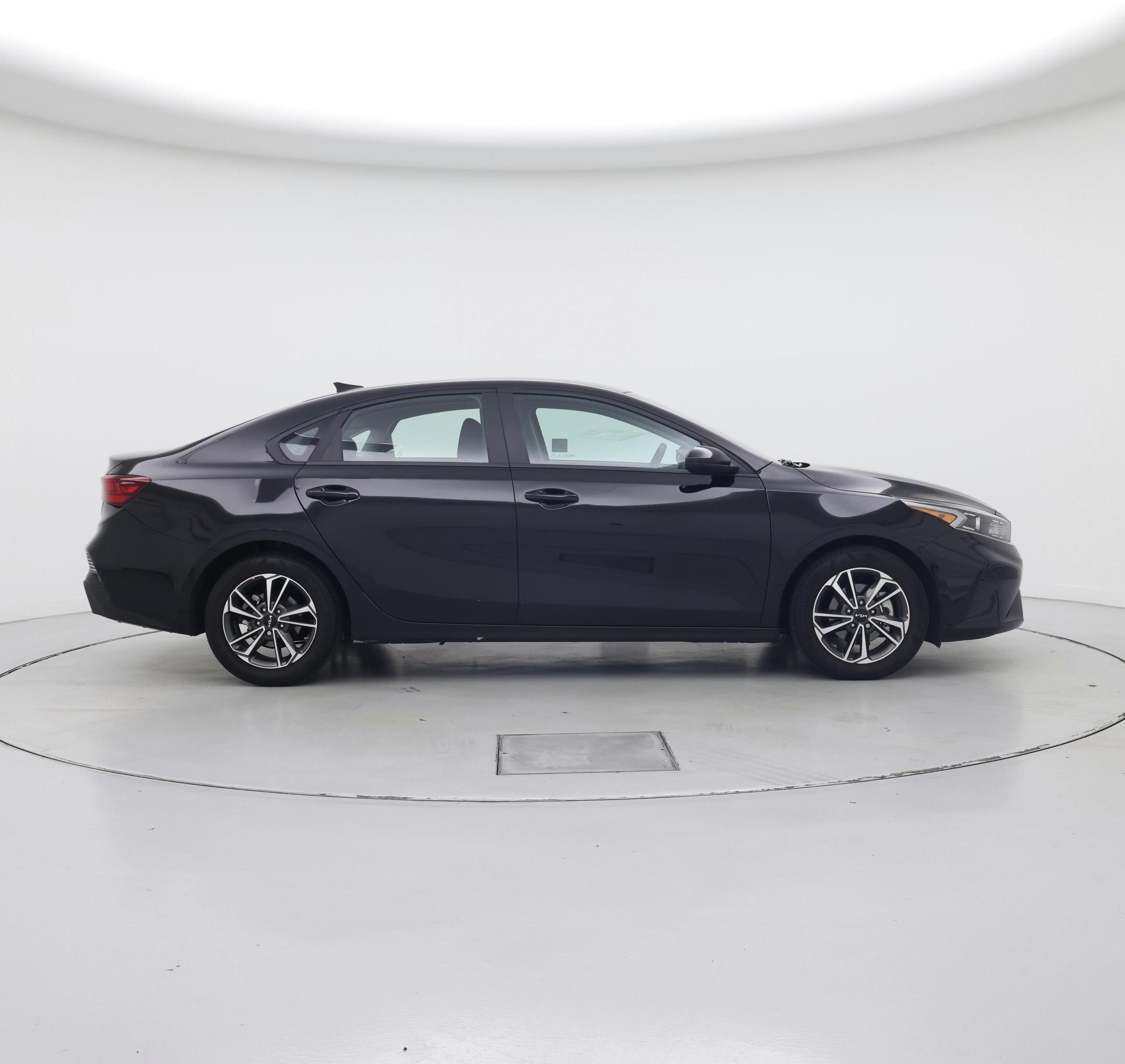 Thumbnail: 2023 Kia Forte - 7