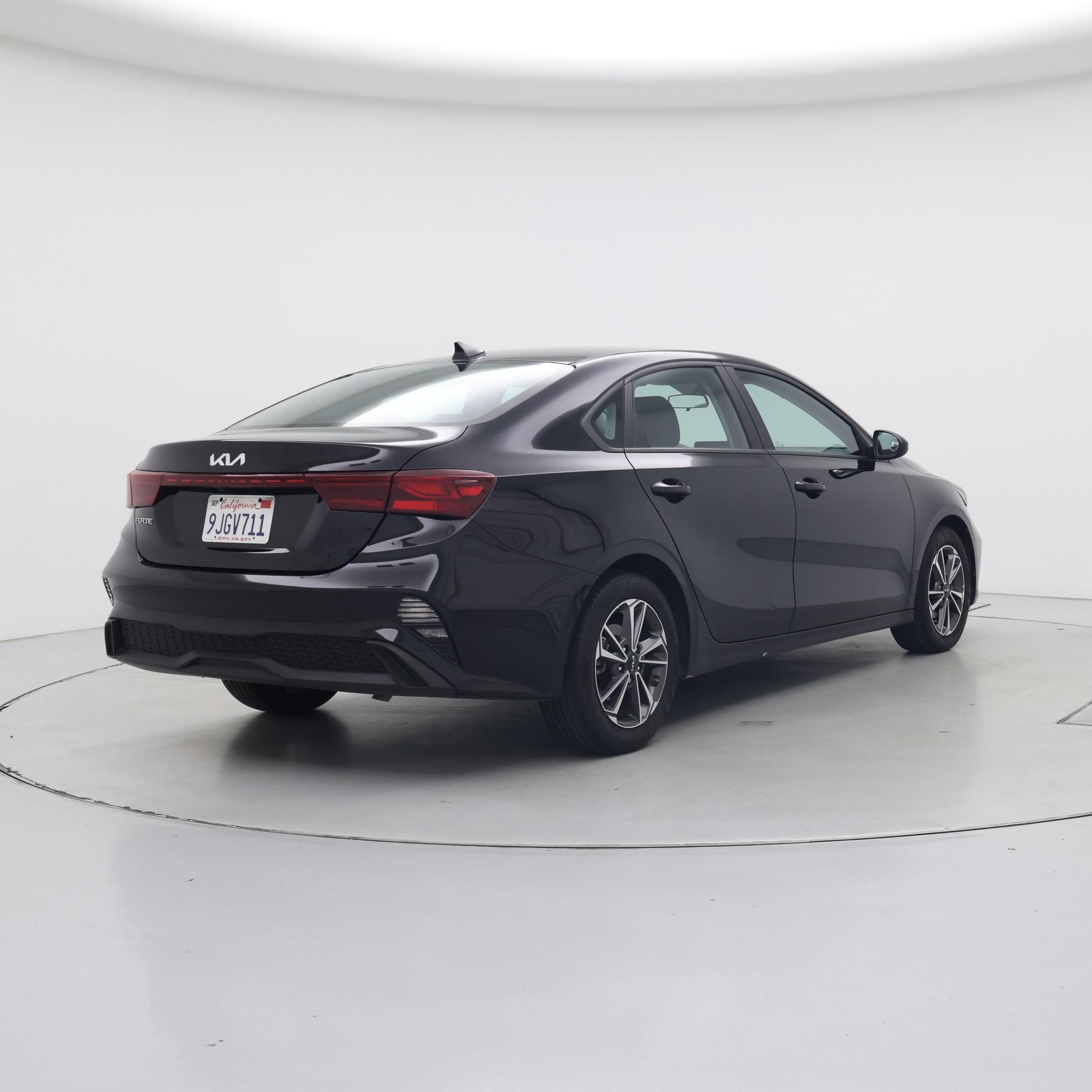 Thumbnail: 2023 Kia Forte - 8