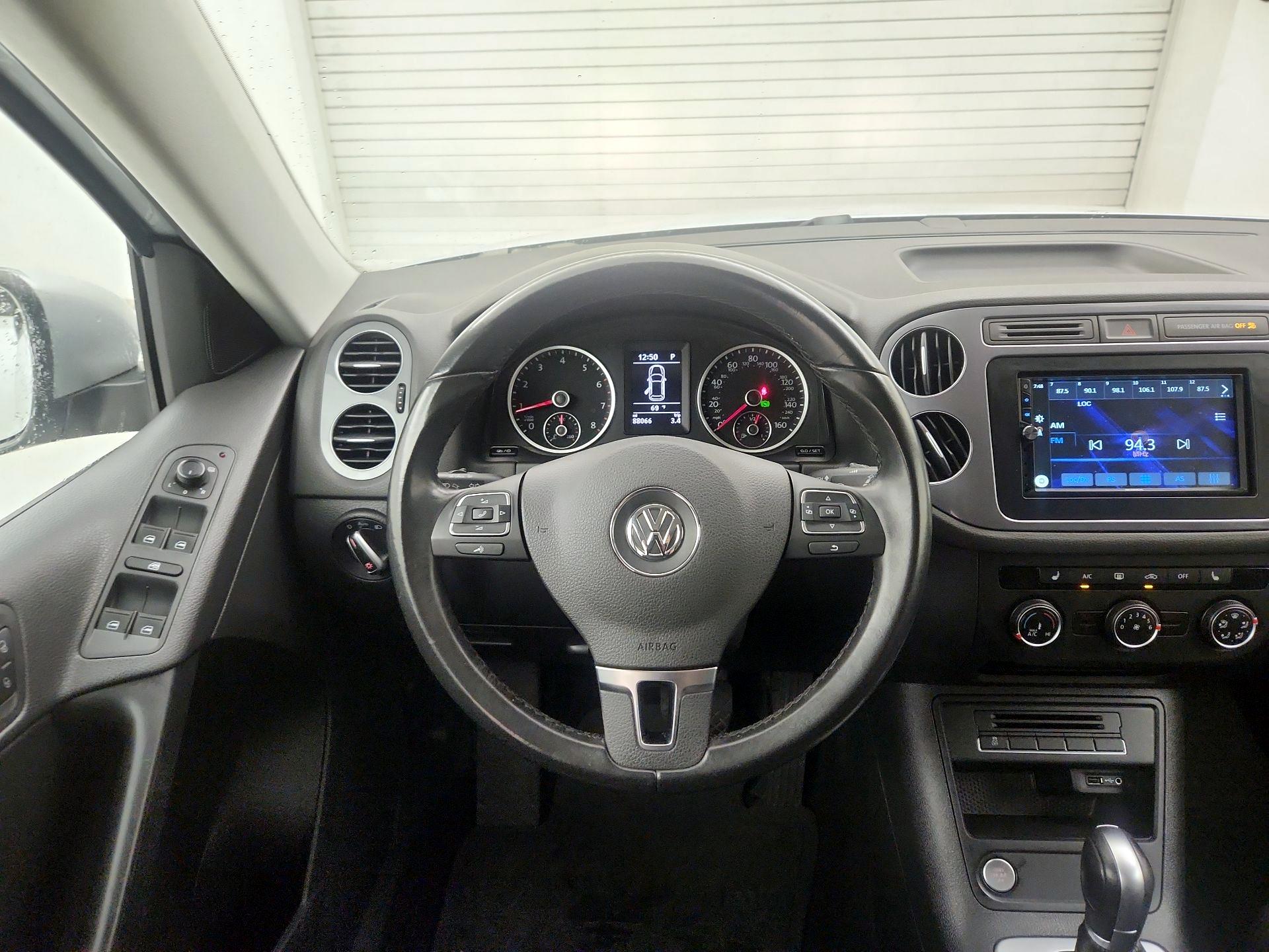 Thumbnail: 2017 Volkswagen Tiguan - 10