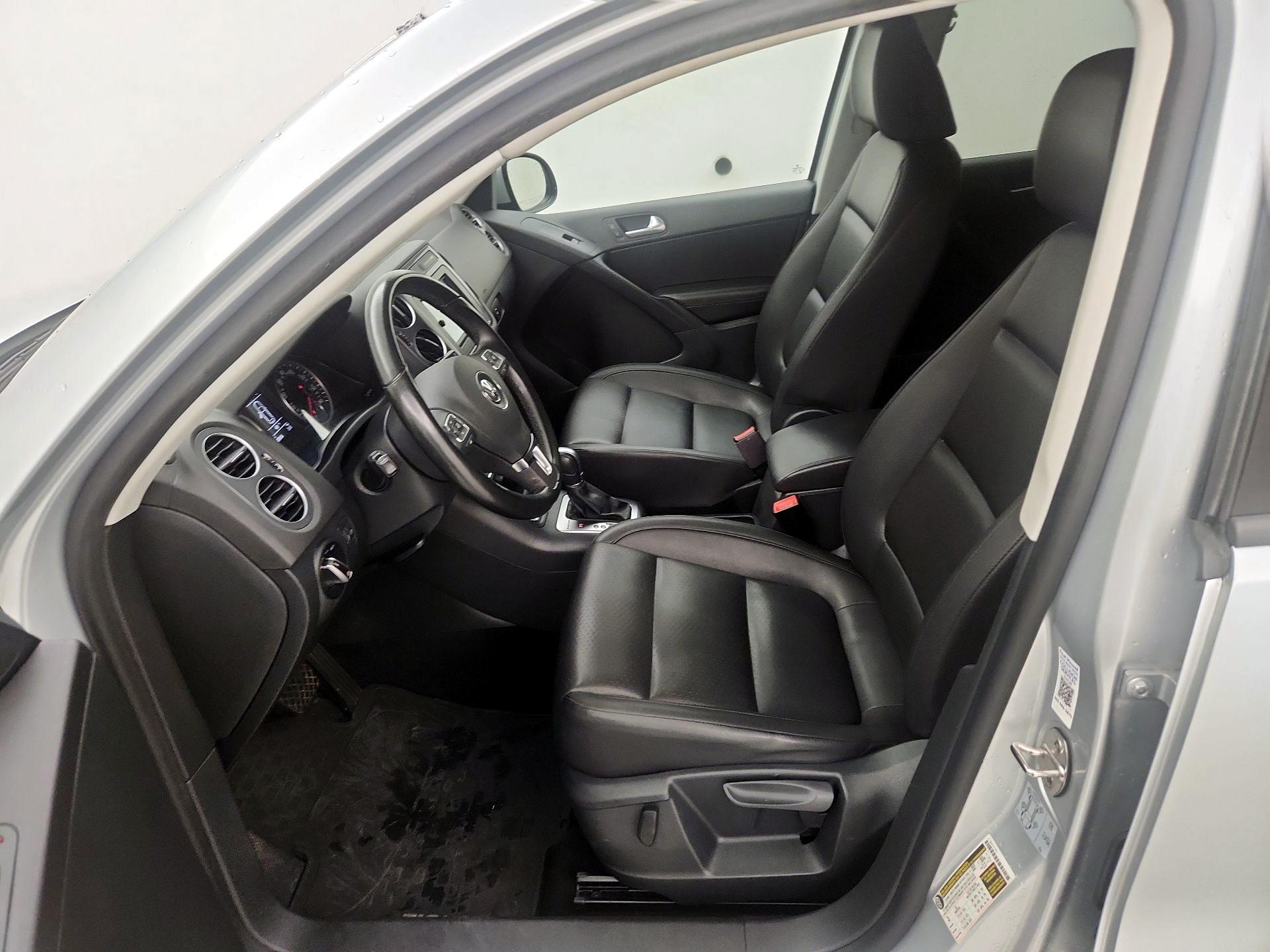 Thumbnail: 2017 Volkswagen Tiguan - 11