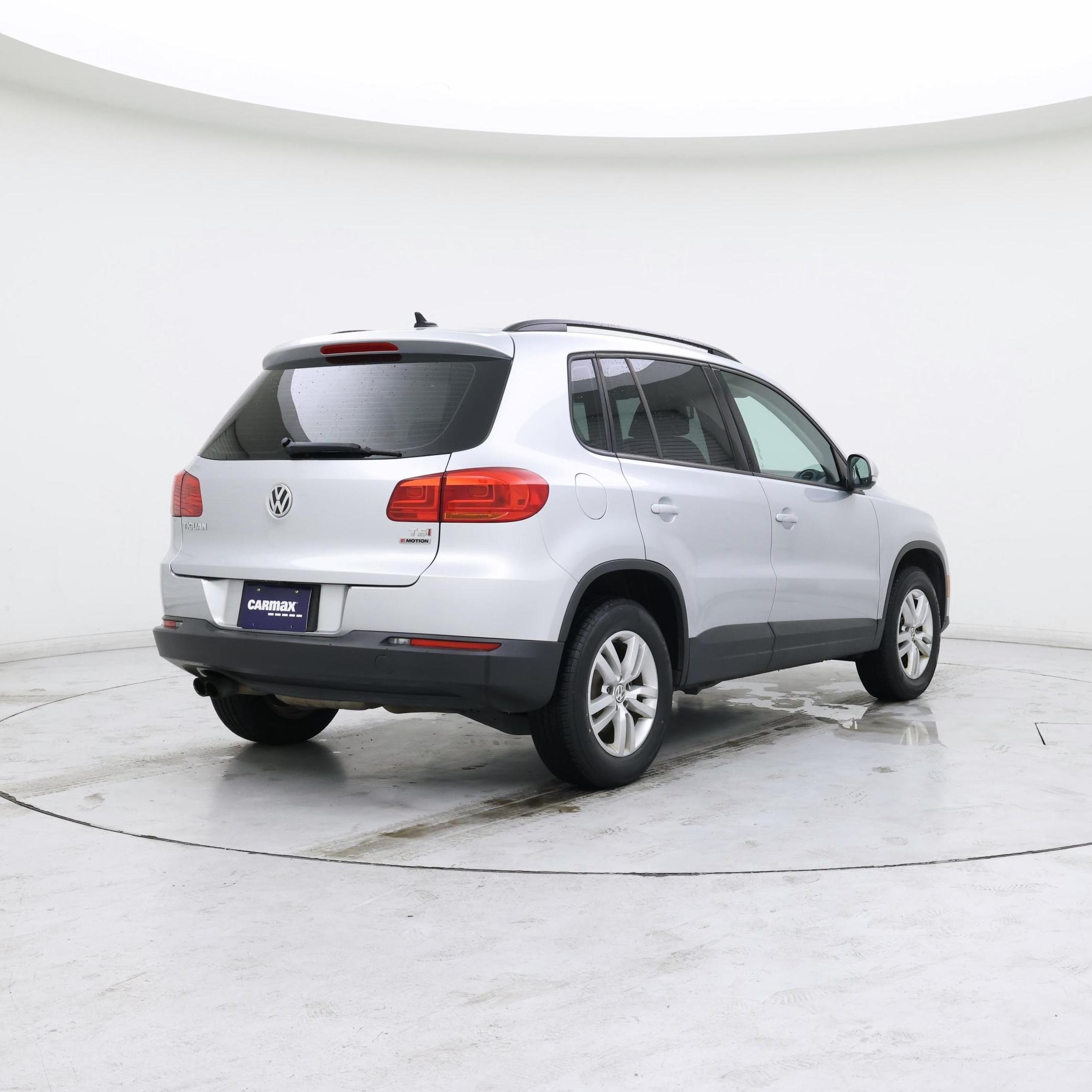 Thumbnail: 2017 Volkswagen Tiguan - 8
