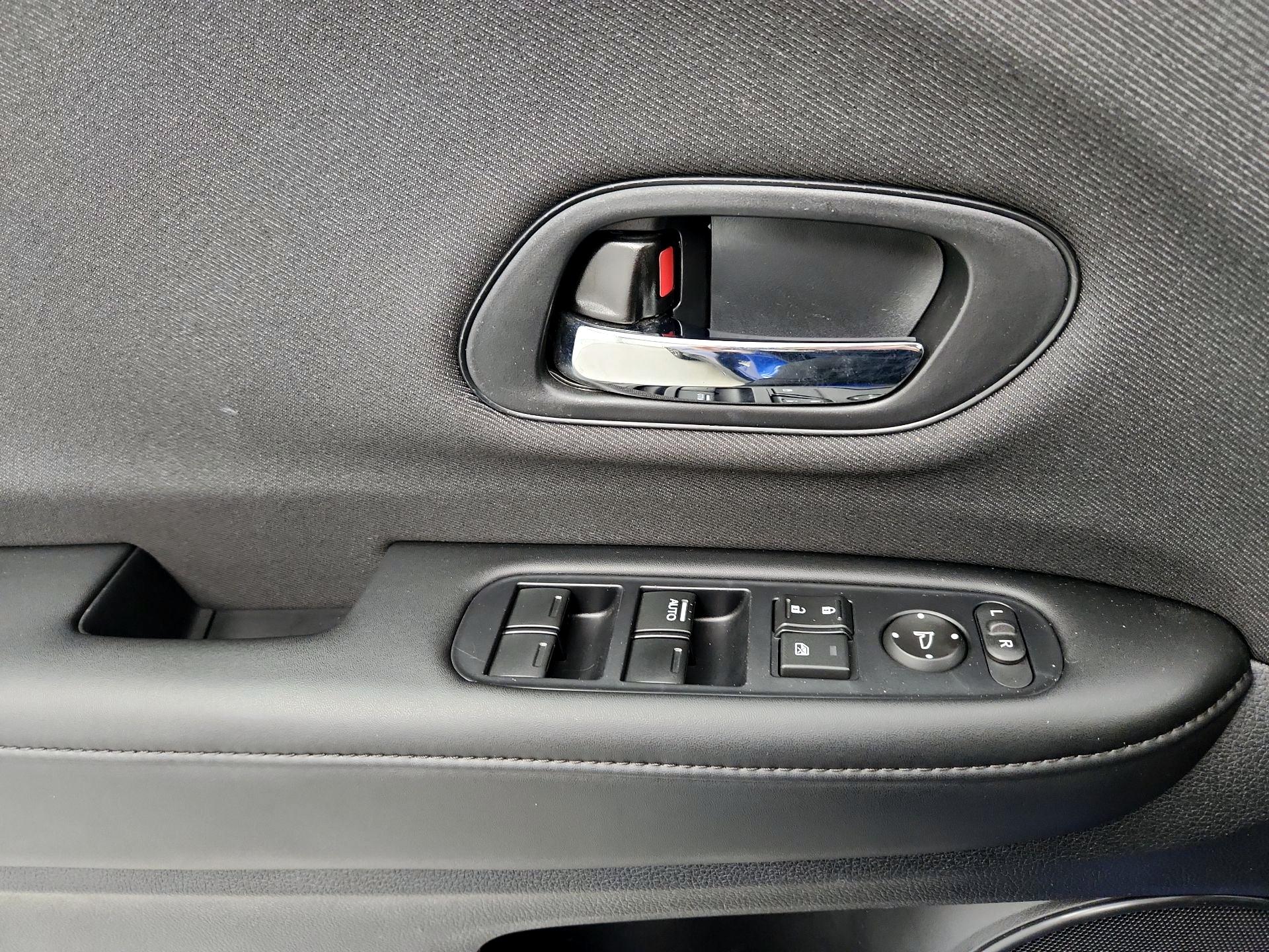 Thumbnail: 2019 Honda HR-V - 12