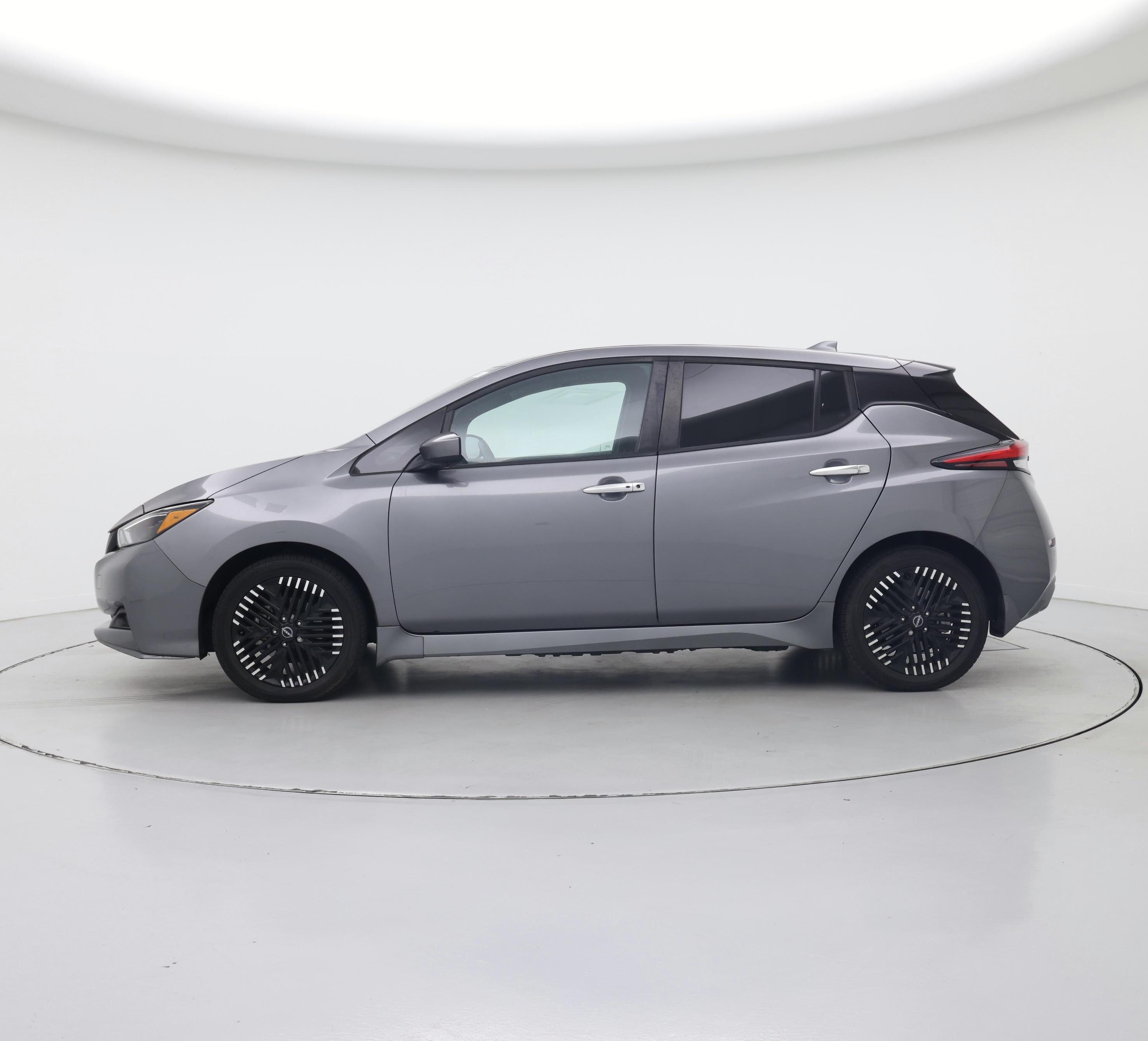 Thumbnail: 2023 Nissan Leaf - 3
