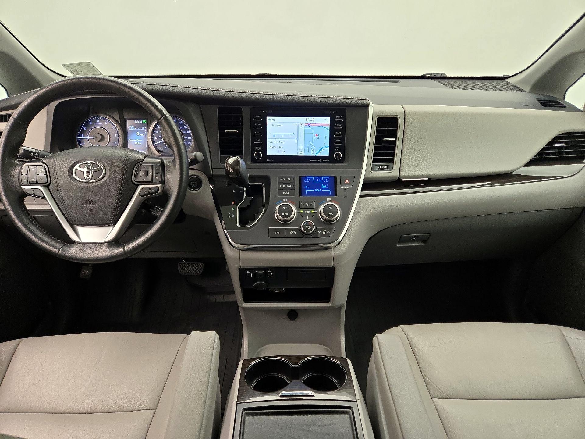 Thumbnail: 2019 Toyota Sienna - 9