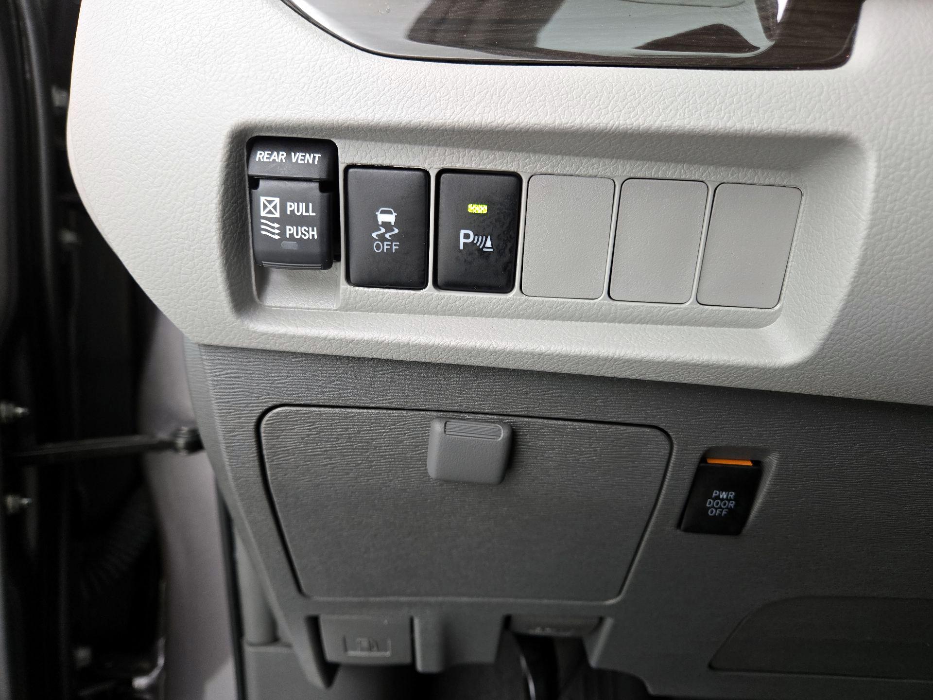 Thumbnail: 2019 Toyota Sienna - 13