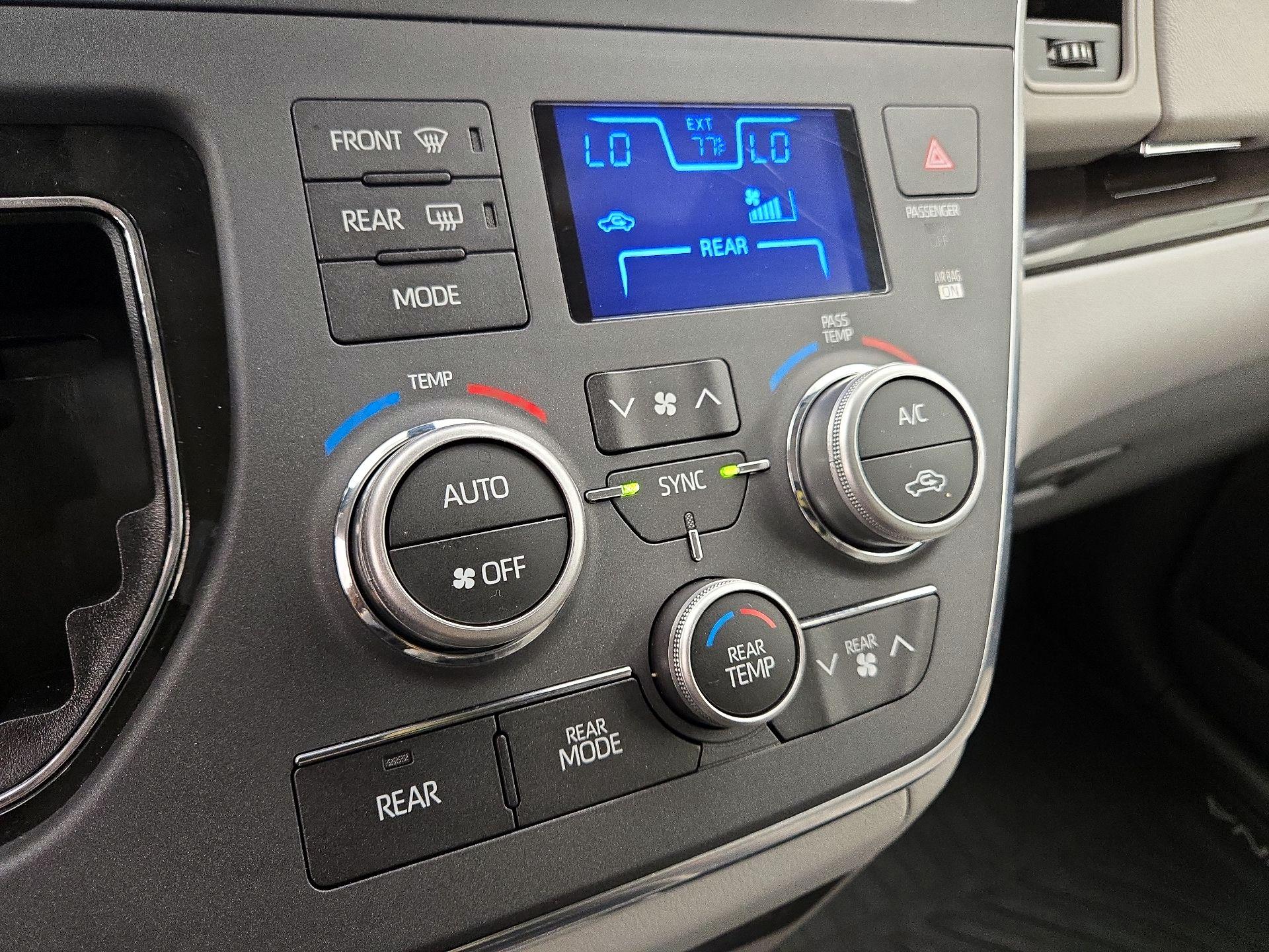 Thumbnail: 2019 Toyota Sienna - 16