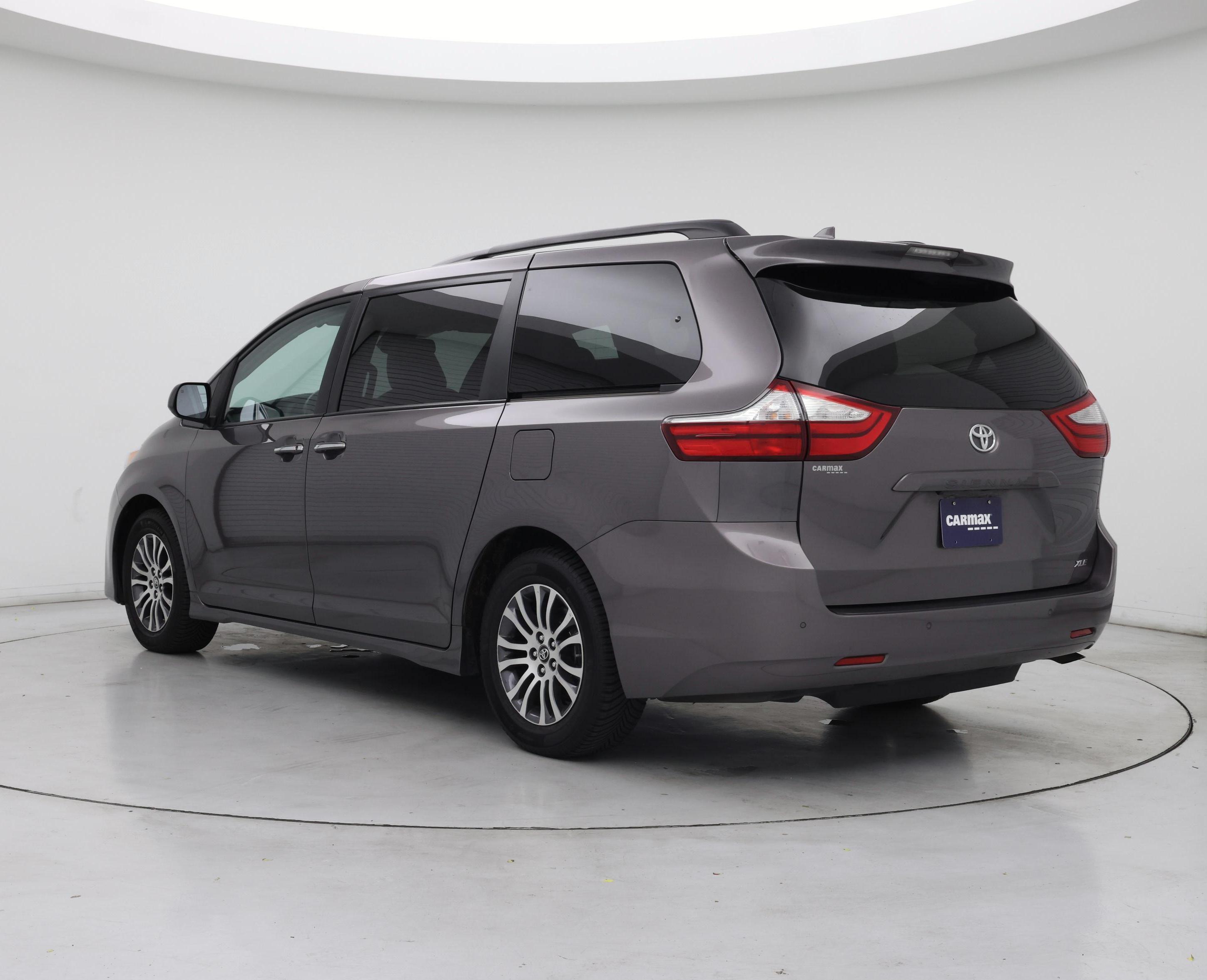 Thumbnail: 2019 Toyota Sienna - 2