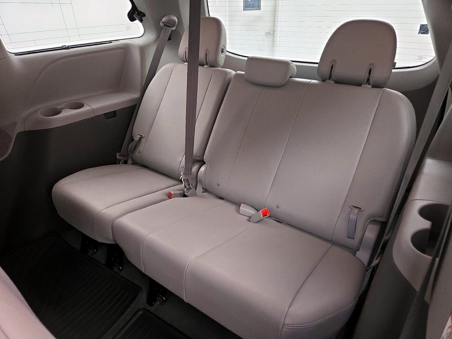 Thumbnail: 2019 Toyota Sienna - 20