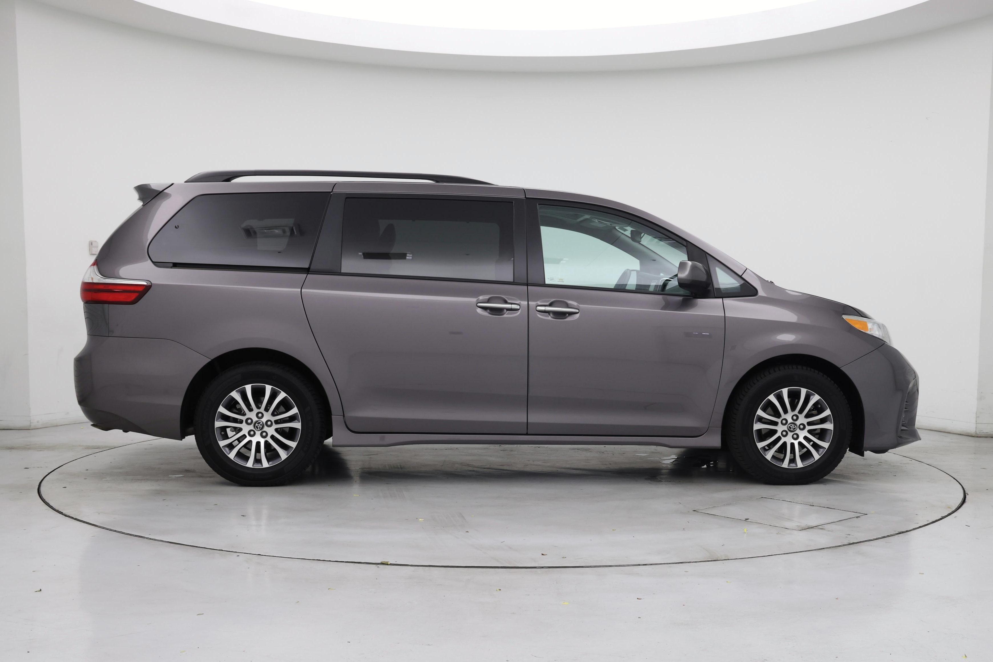 Thumbnail: 2019 Toyota Sienna - 7