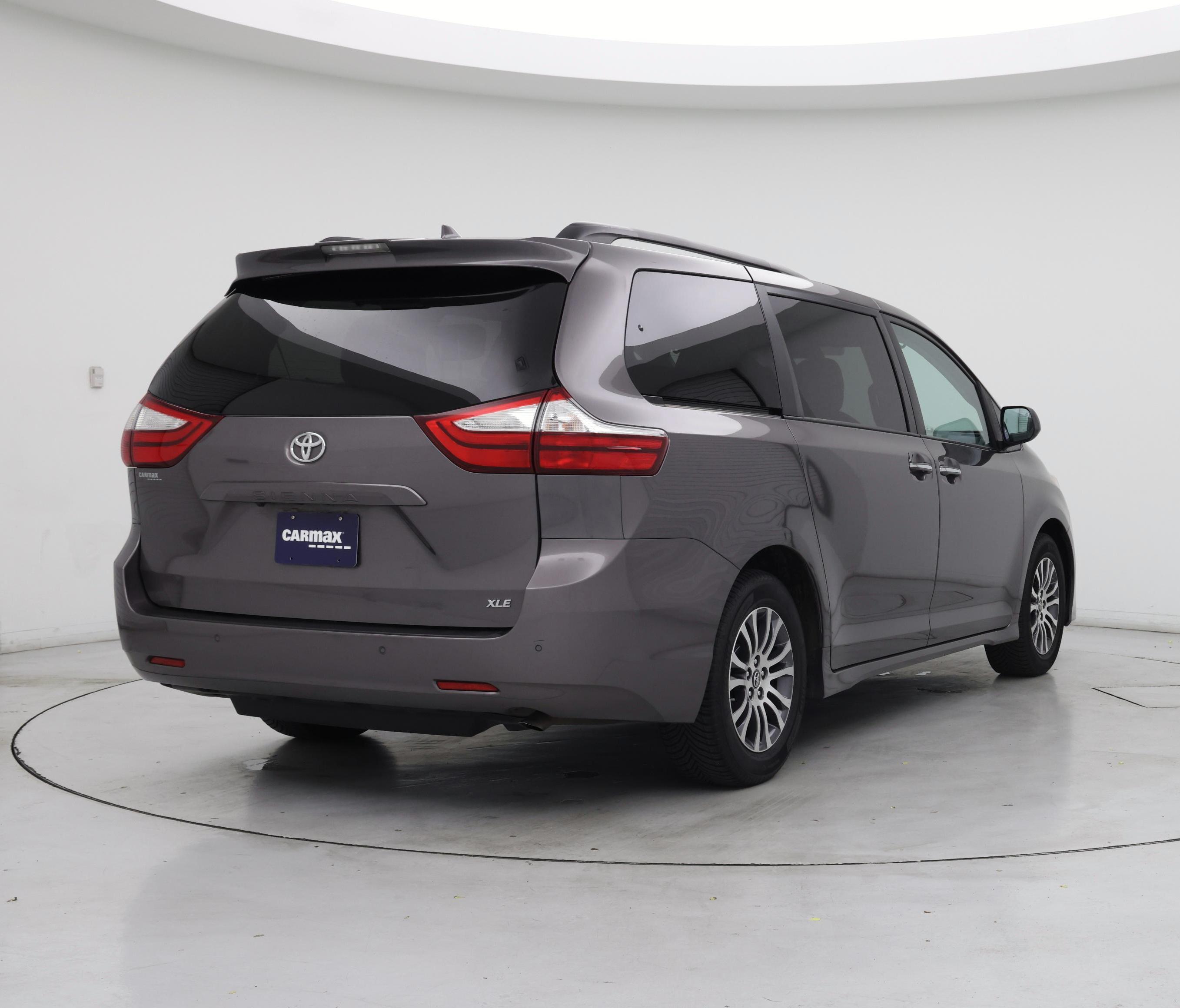 Thumbnail: 2019 Toyota Sienna - 8
