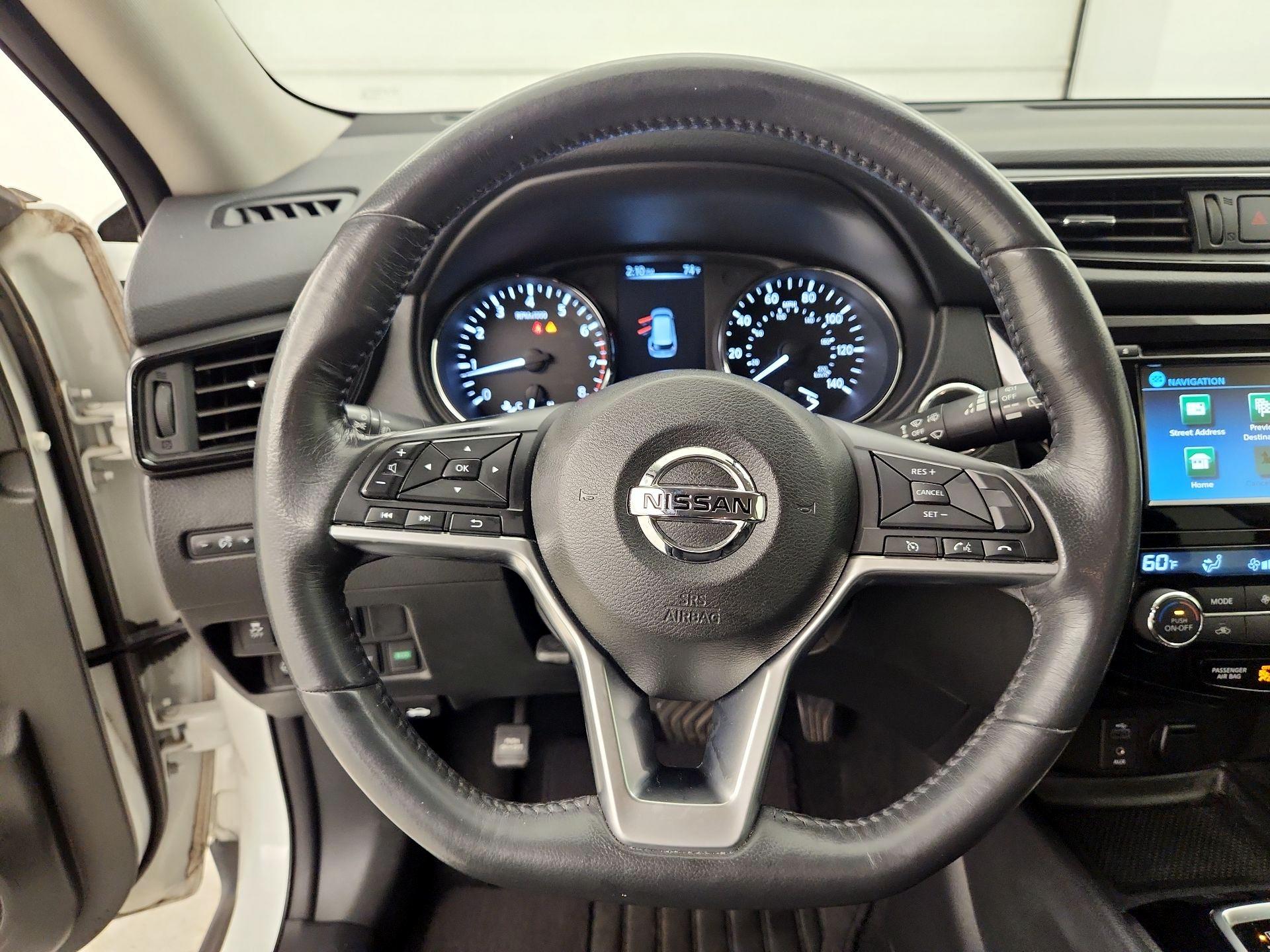 Thumbnail: 2017 Nissan Rogue - 10
