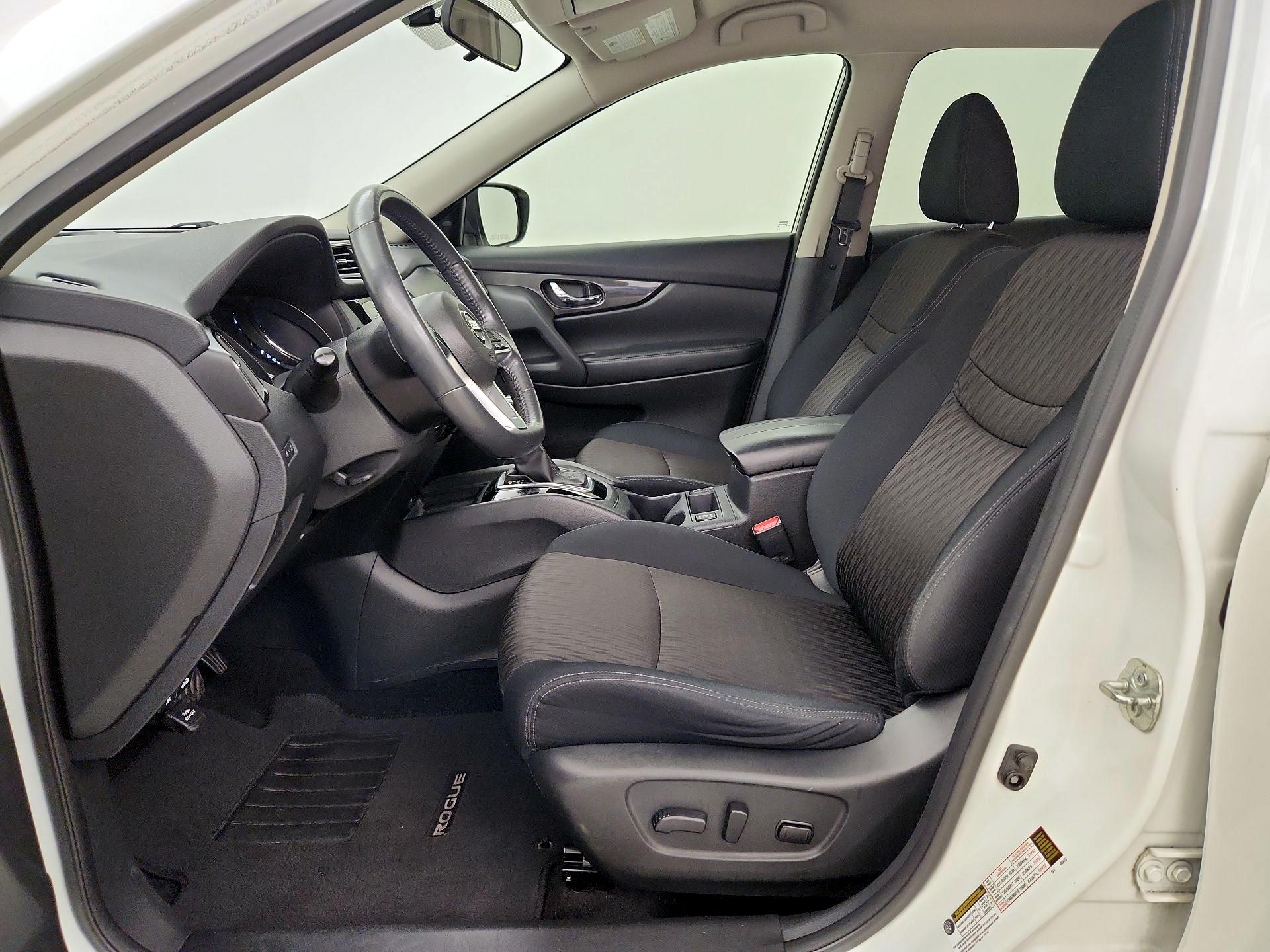 Thumbnail: 2017 Nissan Rogue - 11