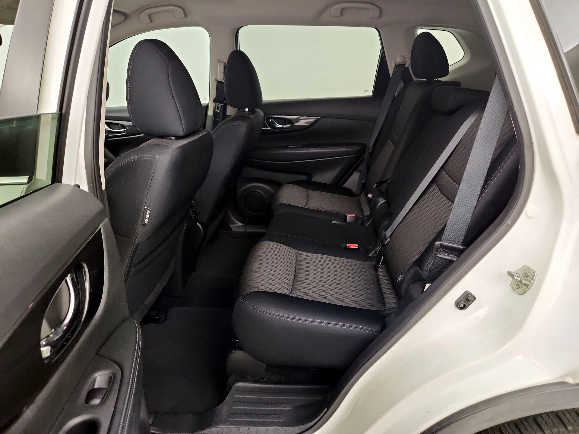 Thumbnail: 2017 Nissan Rogue - 20