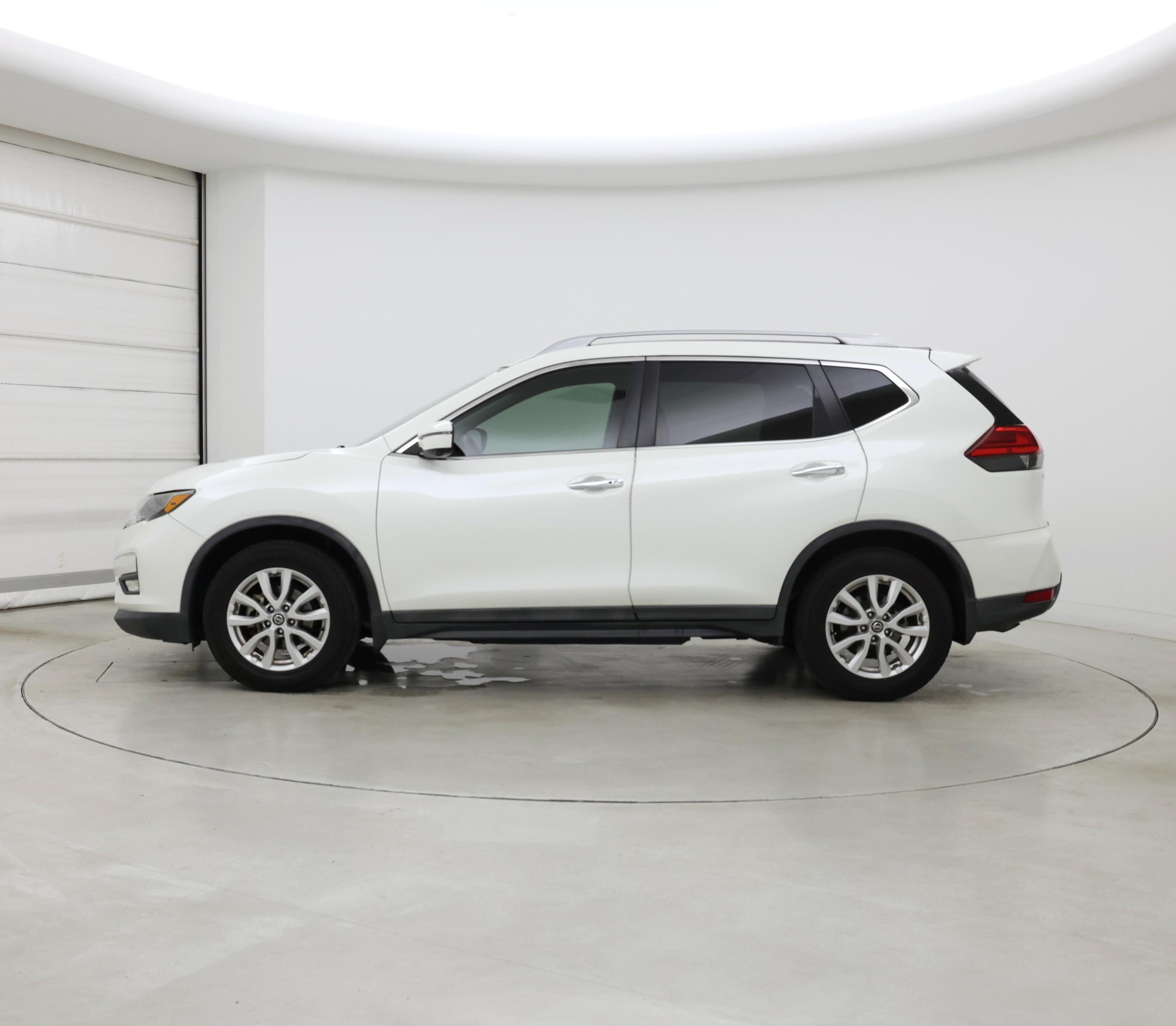 Thumbnail: 2017 Nissan Rogue - 3