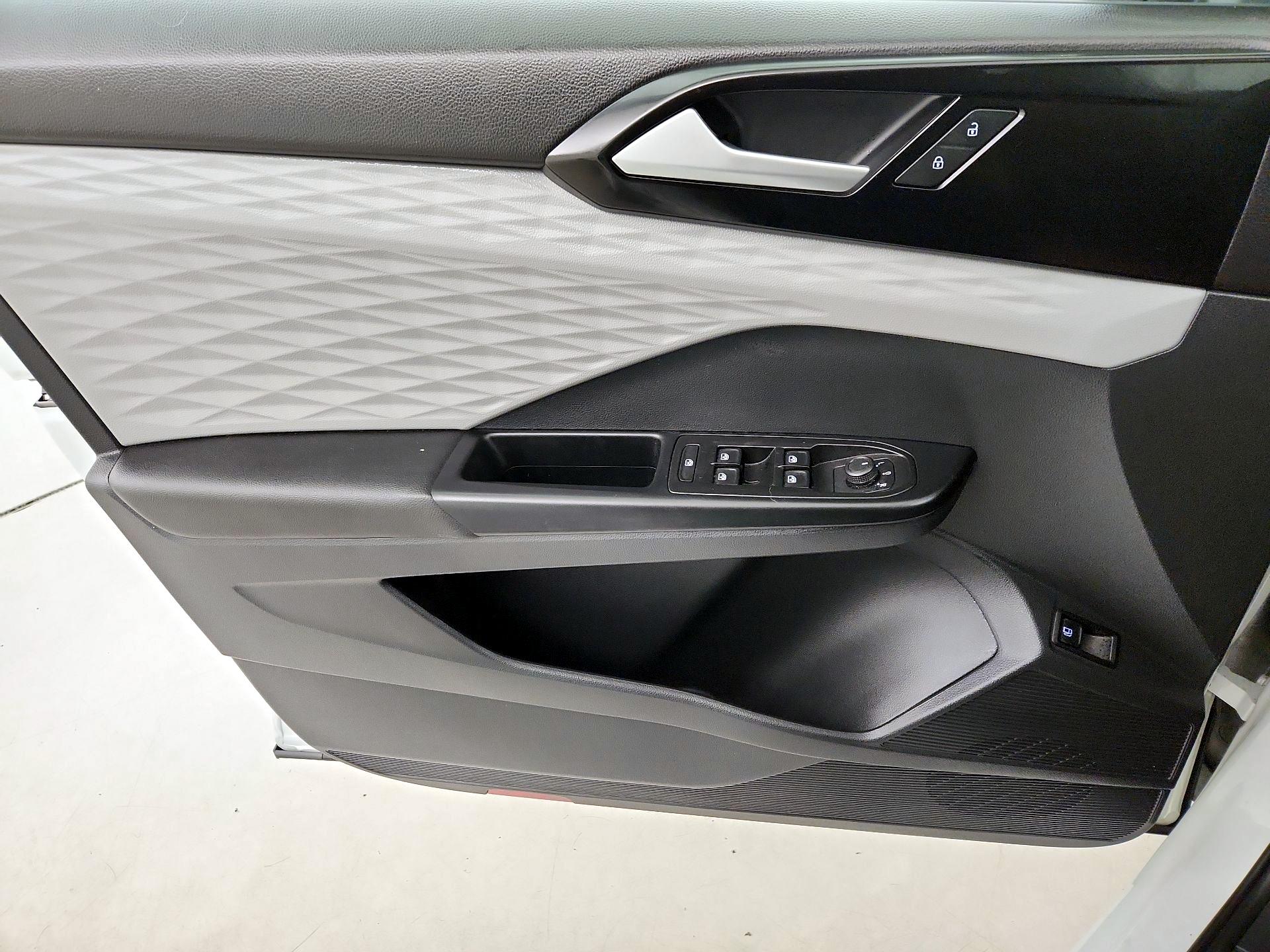 Thumbnail: 2023 Volkswagen Taos - 12