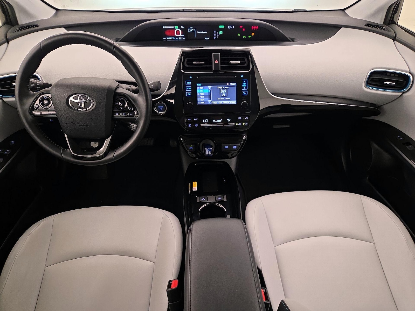 2019 Toyota Prius XLE - Photo 10