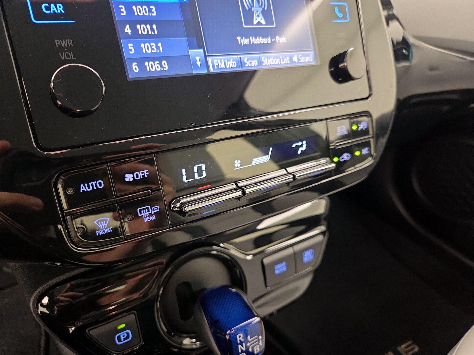 2019 Toyota Prius XLE - Photo 17