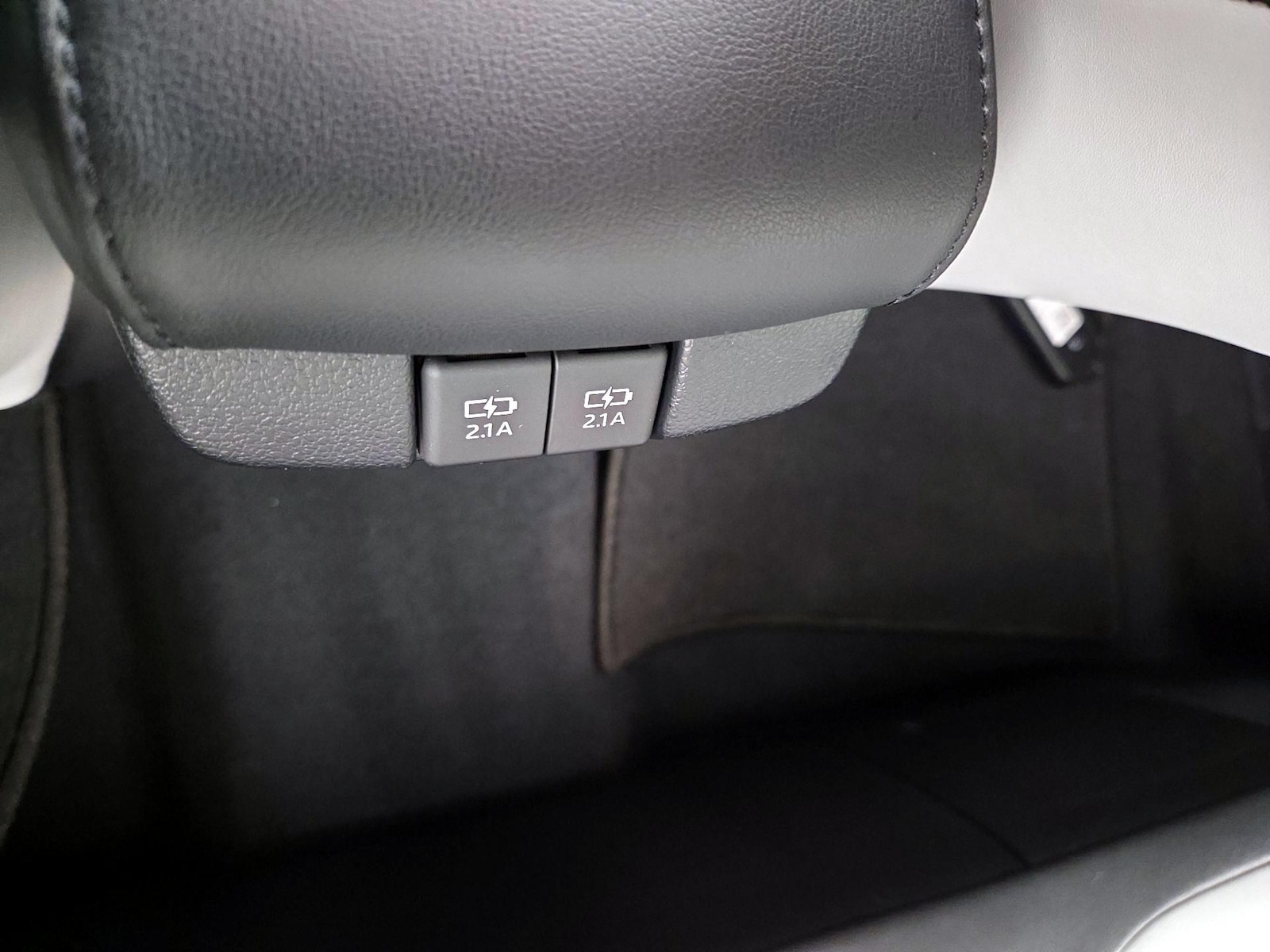 2019 Toyota Prius XLE - Photo 19
