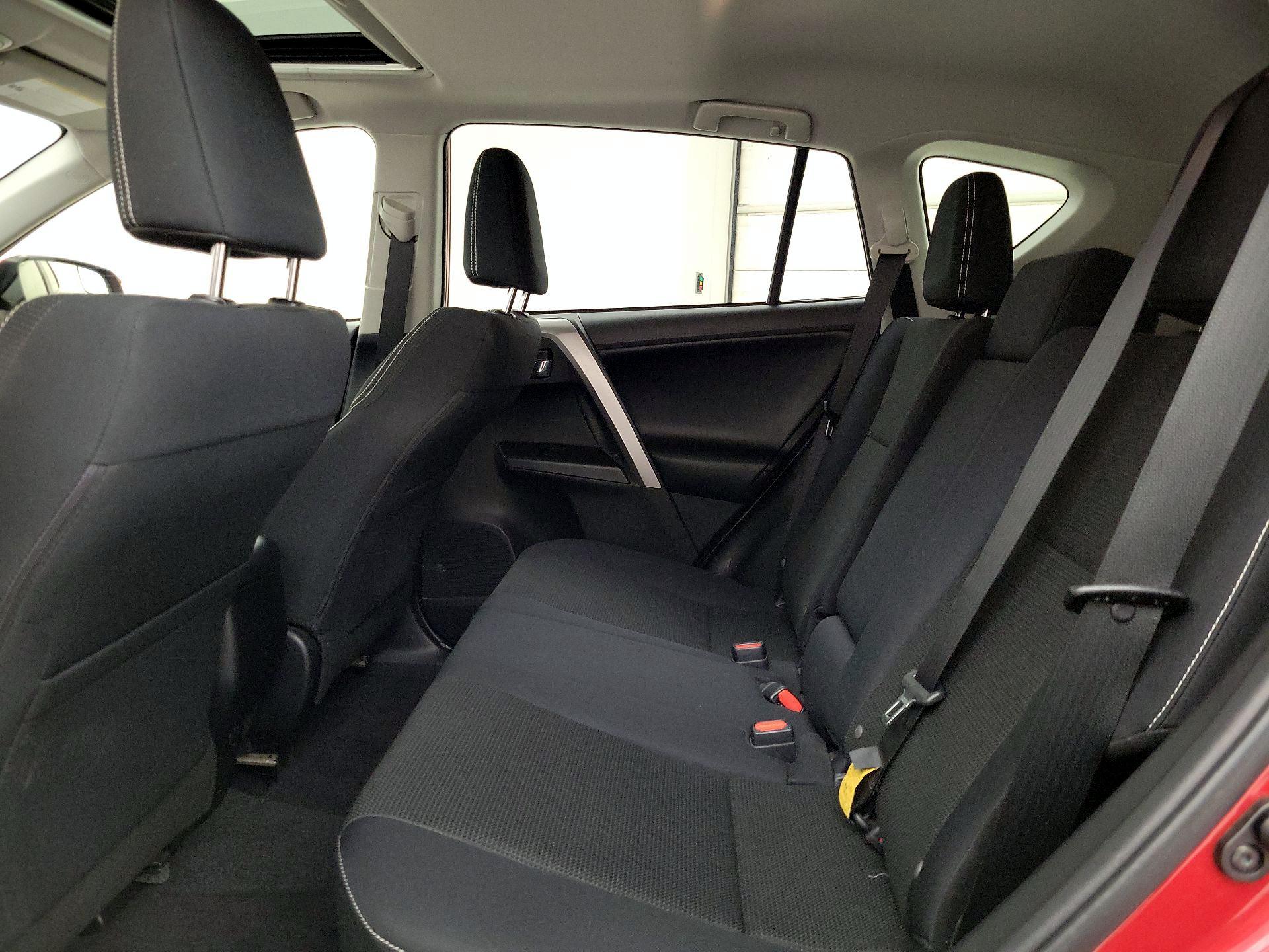 Thumbnail: 2017 Toyota RAV4 - 20