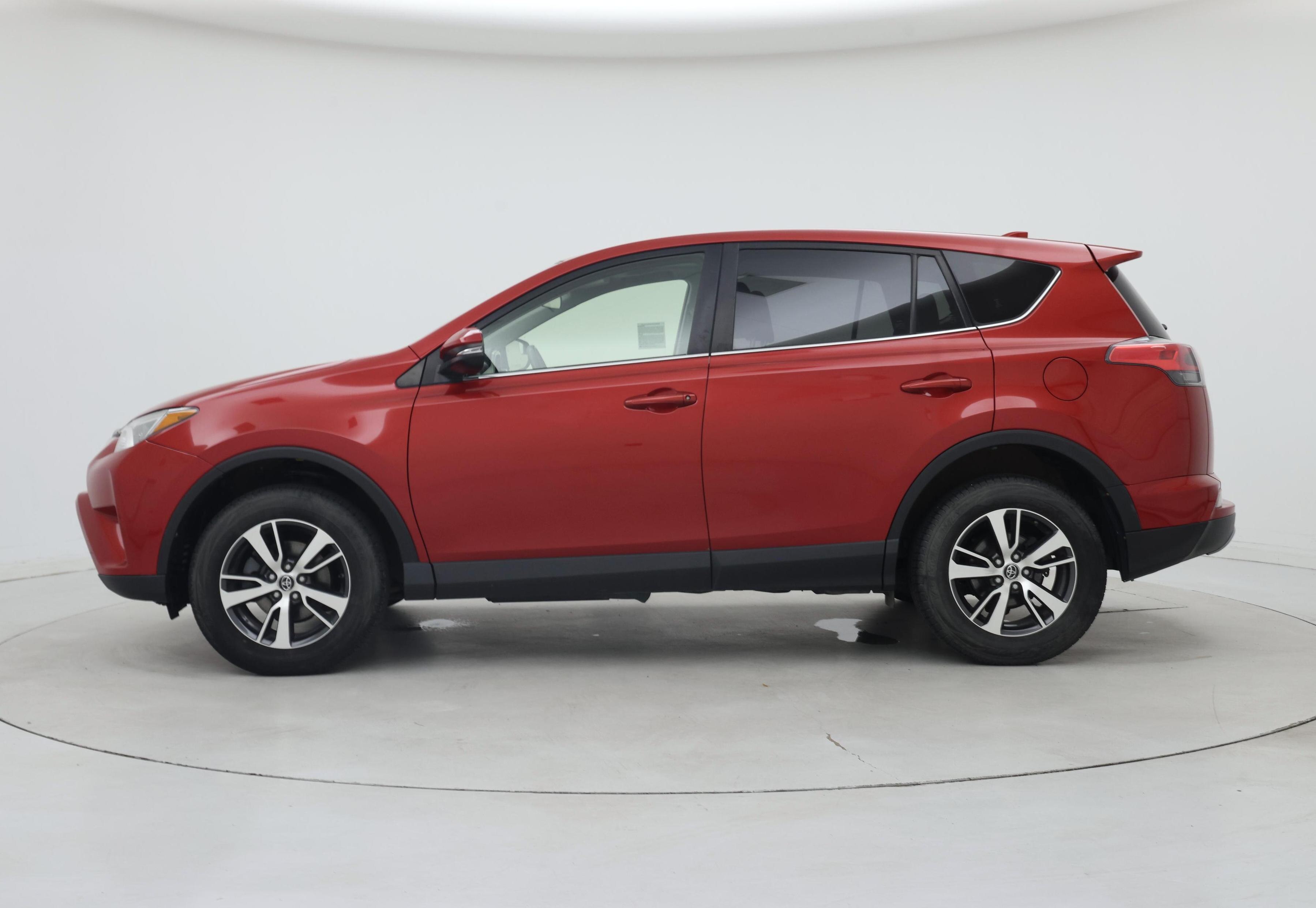 Thumbnail: 2017 Toyota RAV4 - 3