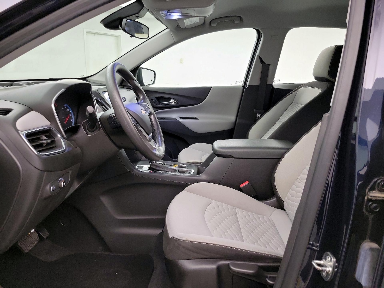 2021 Chevrolet Equinox LS - Photo 10