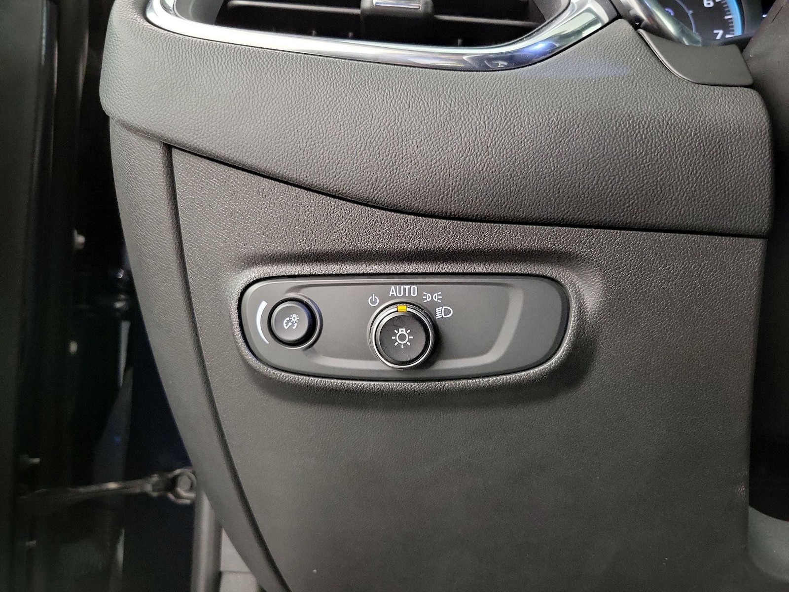 2021 Chevrolet Equinox LS - Photo 12