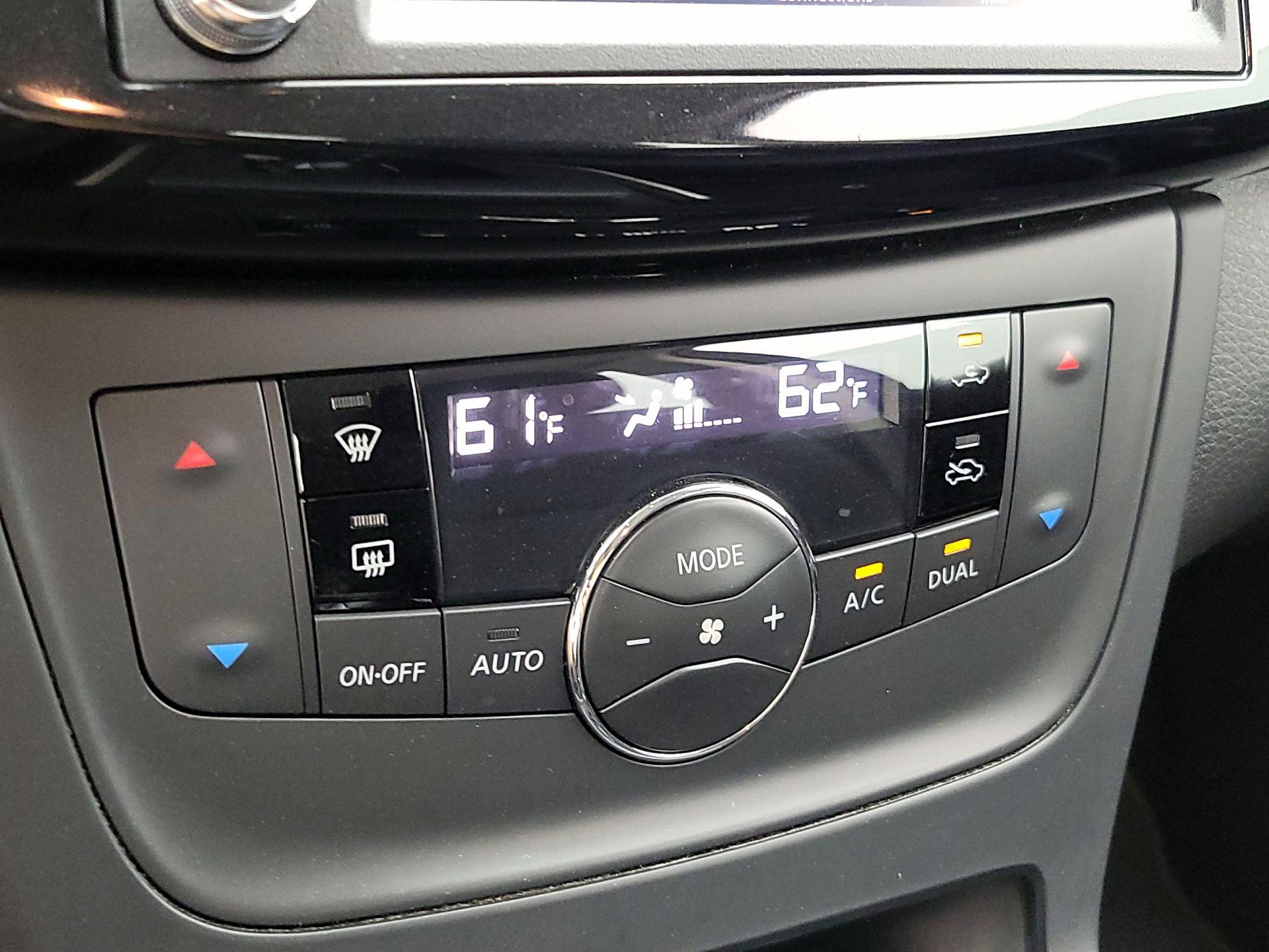 Thumbnail: 2019 Nissan Sentra - 16