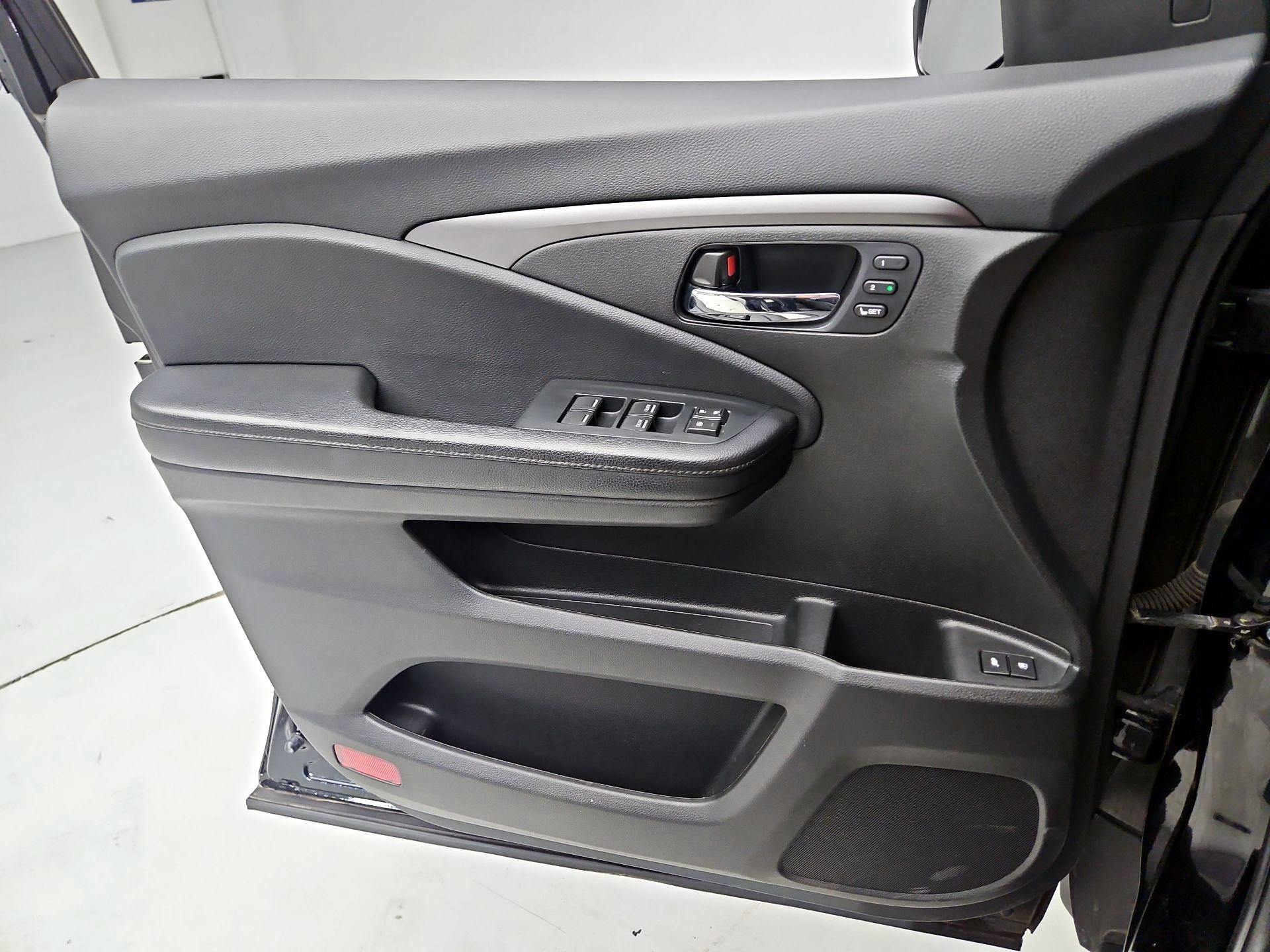Thumbnail: 2020 Honda Pilot - 12