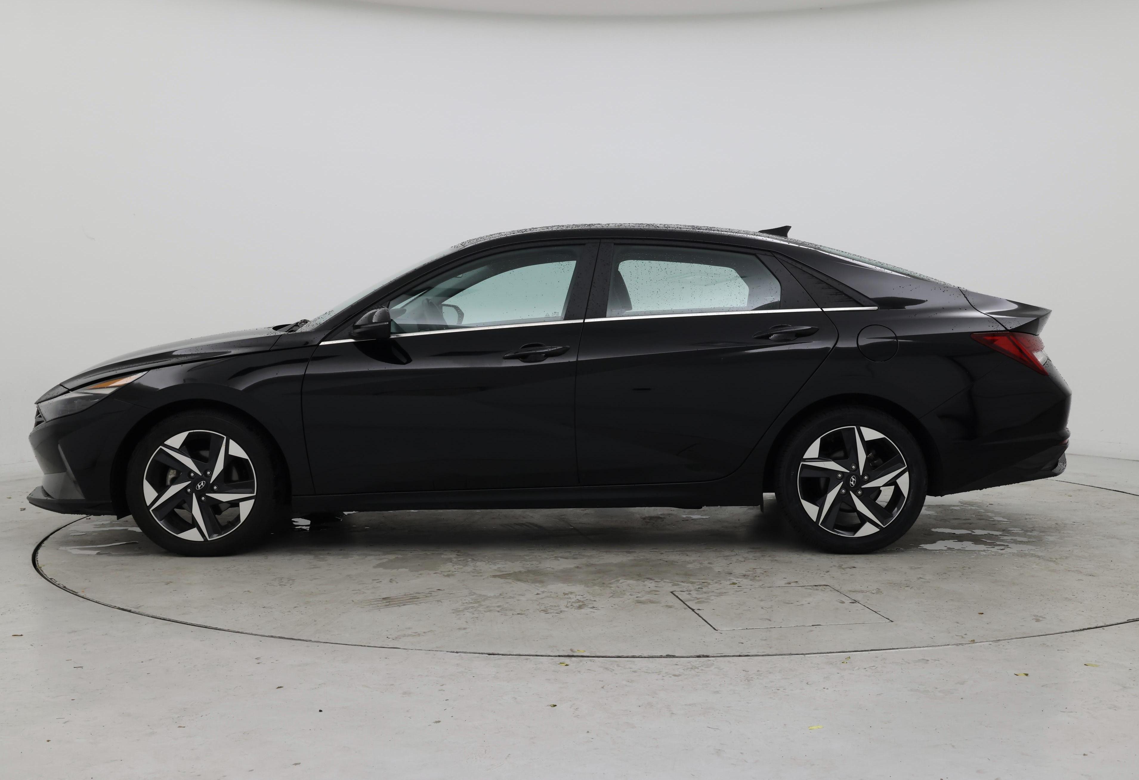 Thumbnail: 2023 Hyundai Elantra - 3