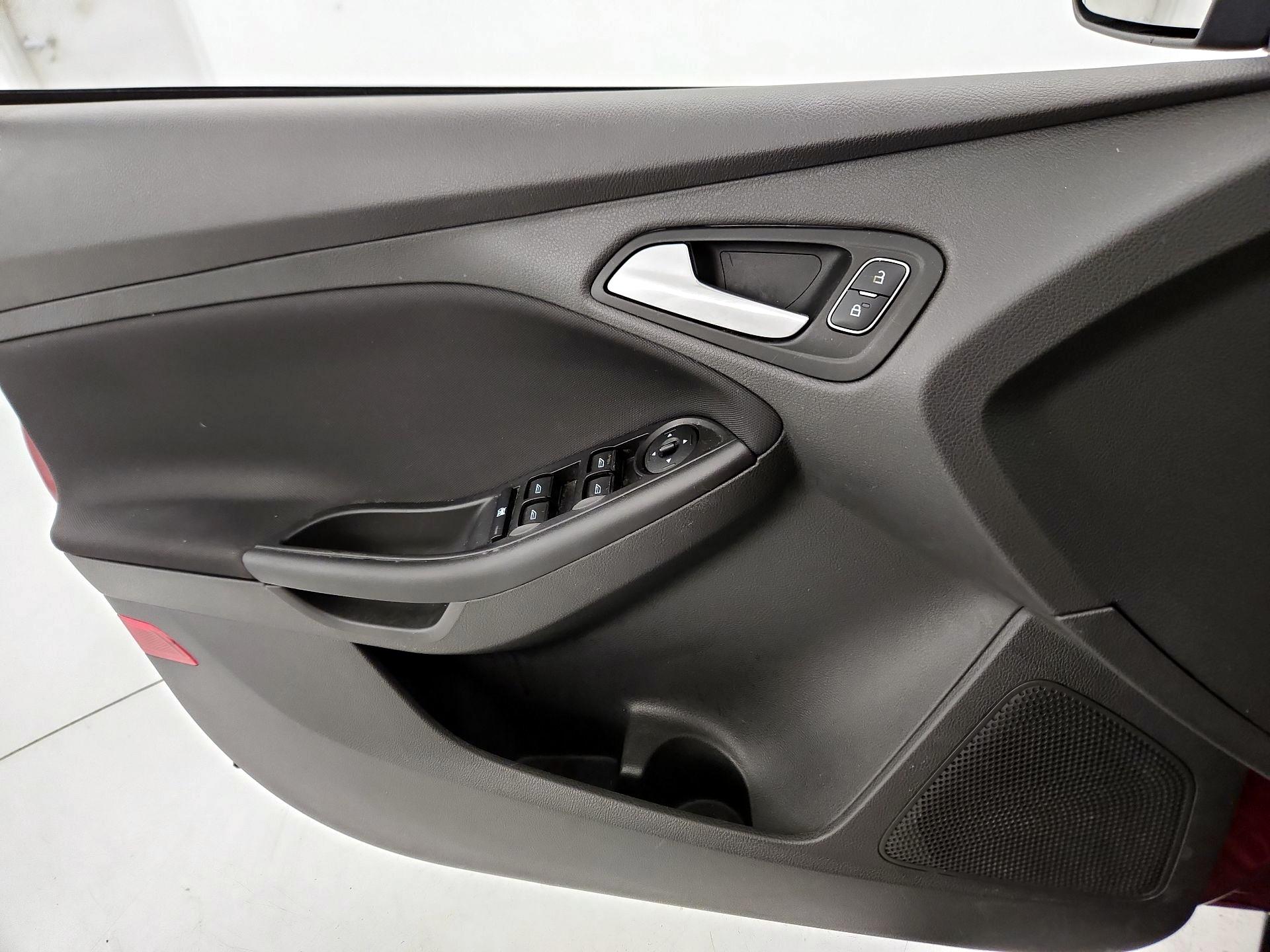 Thumbnail: 2017 Ford Focus - 12