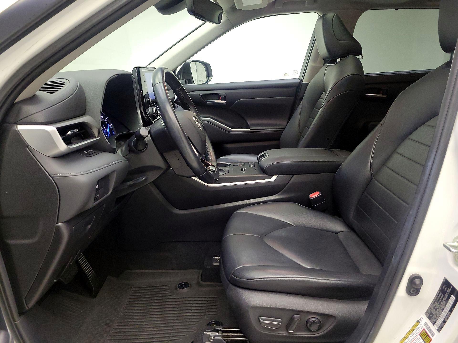 Thumbnail: 2020 Toyota Highlander - 11