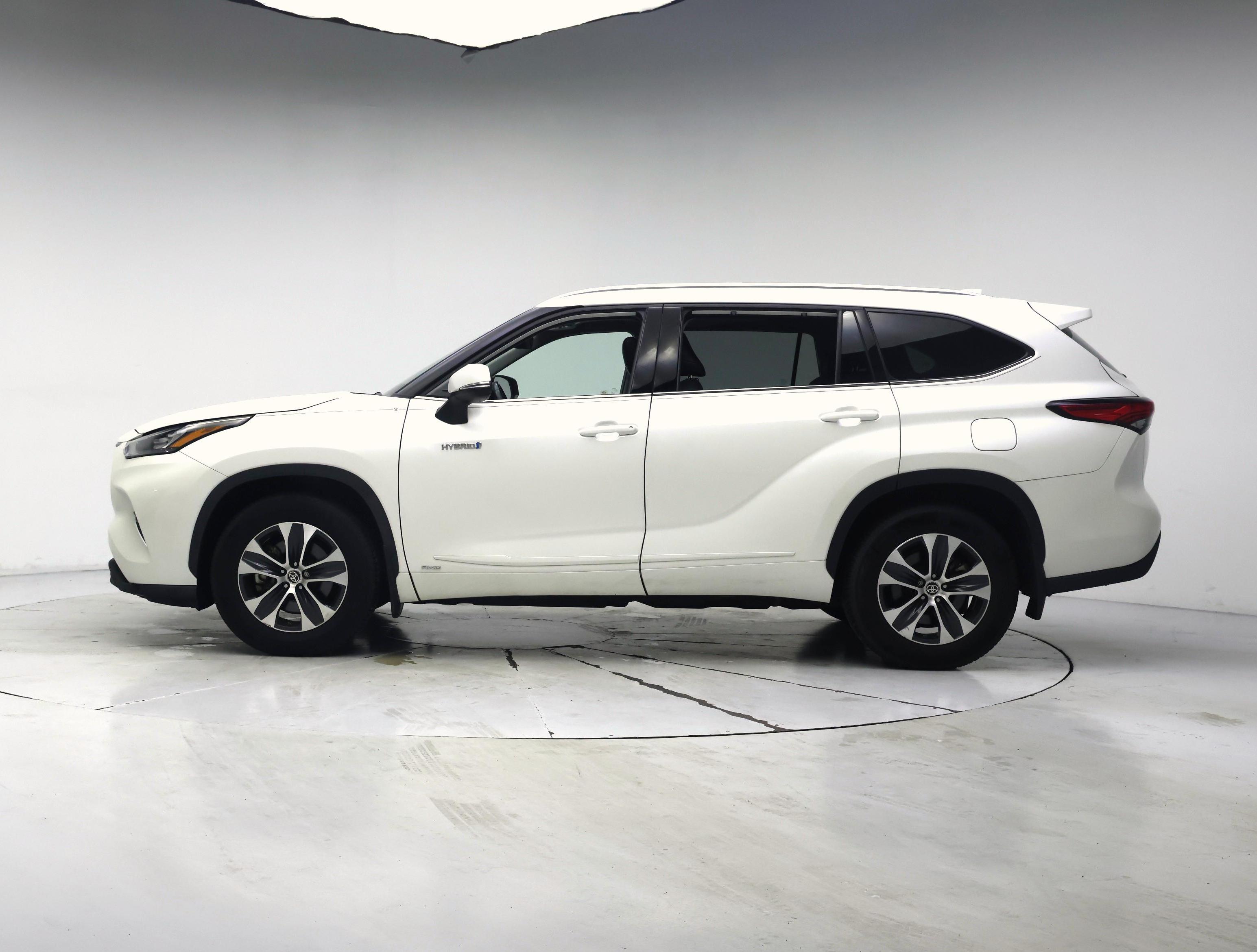 Thumbnail: 2020 Toyota Highlander - 3