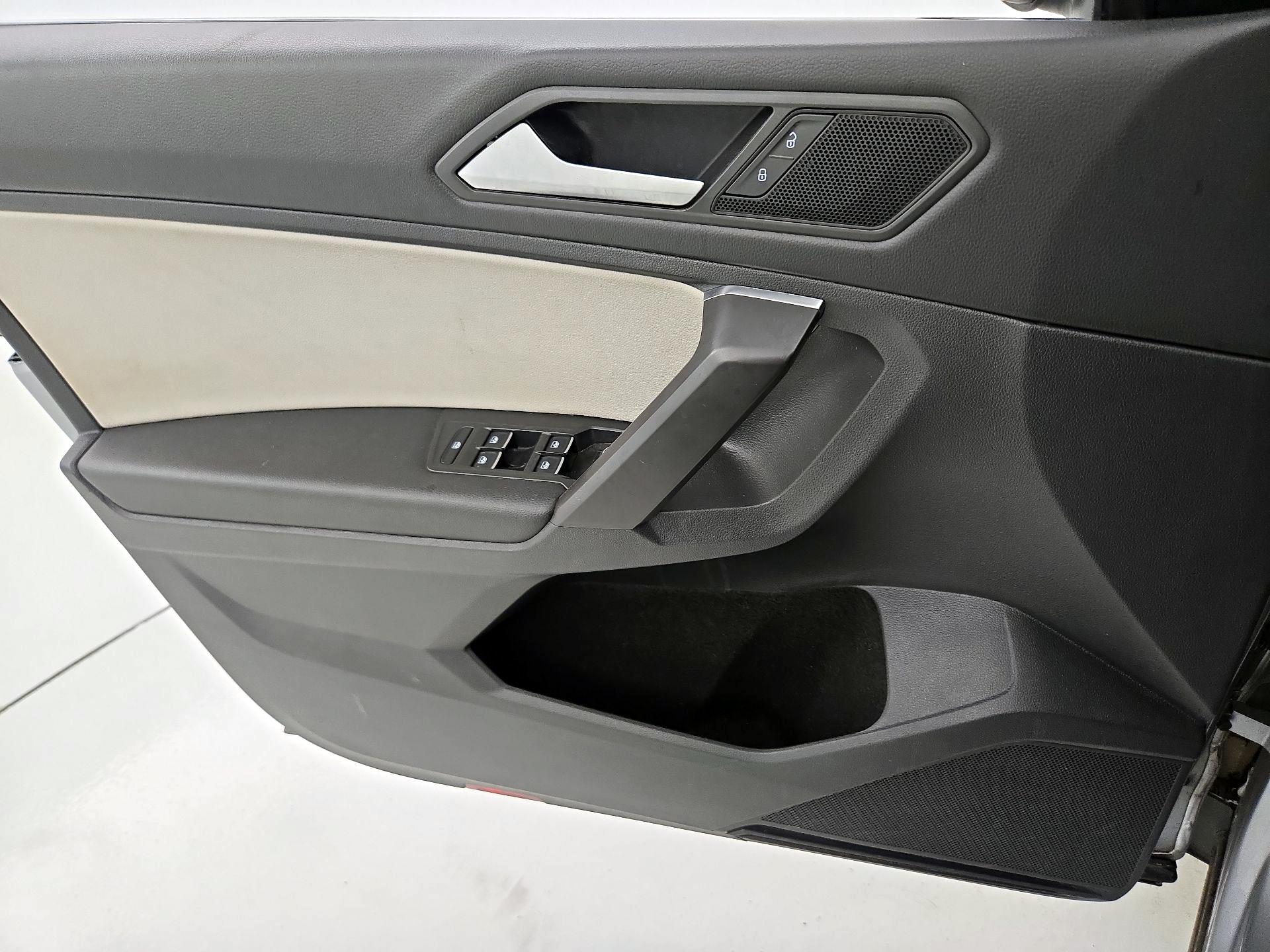 Thumbnail: 2021 Volkswagen Tiguan - 12