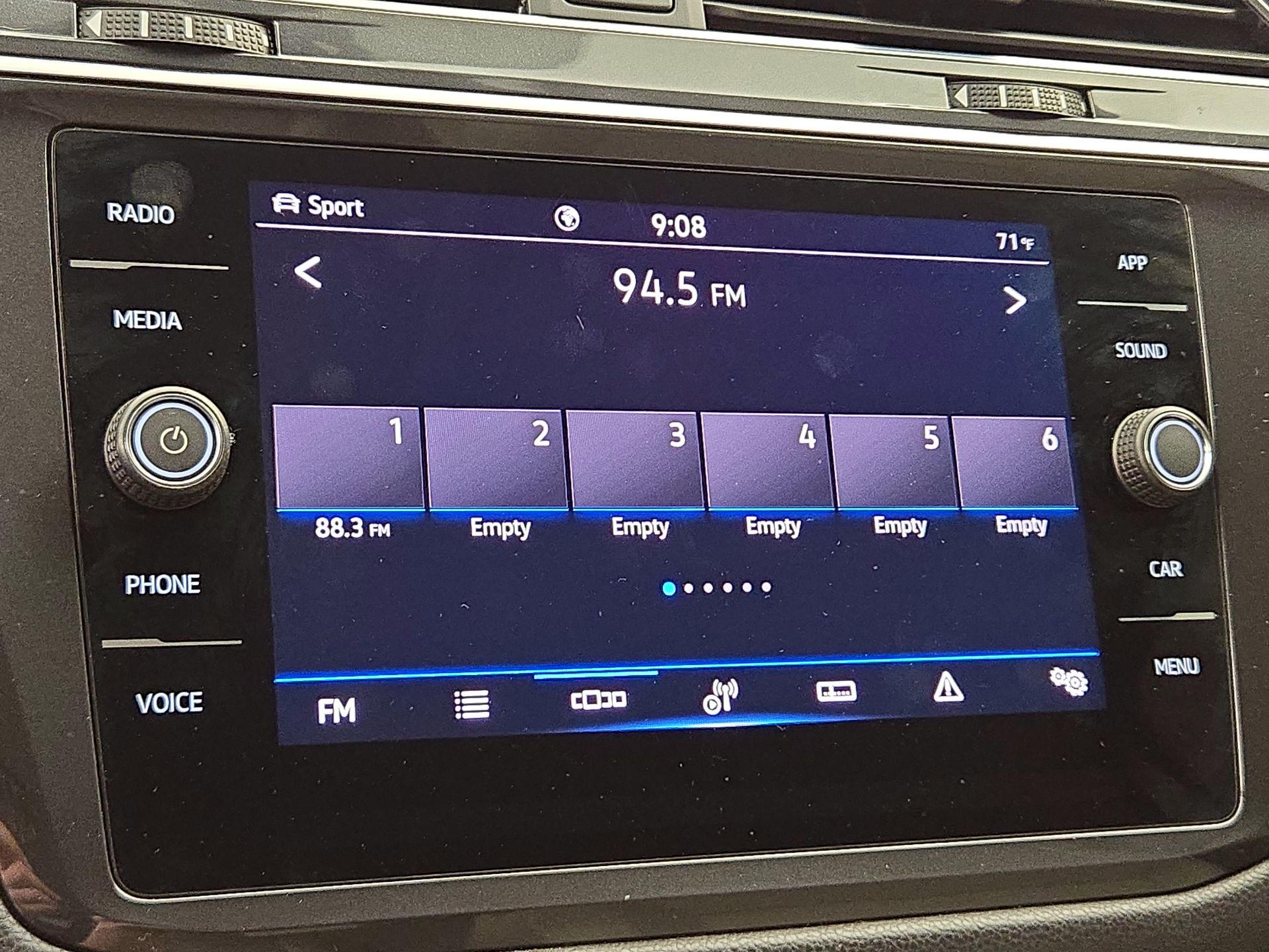Thumbnail: 2021 Volkswagen Tiguan - 15