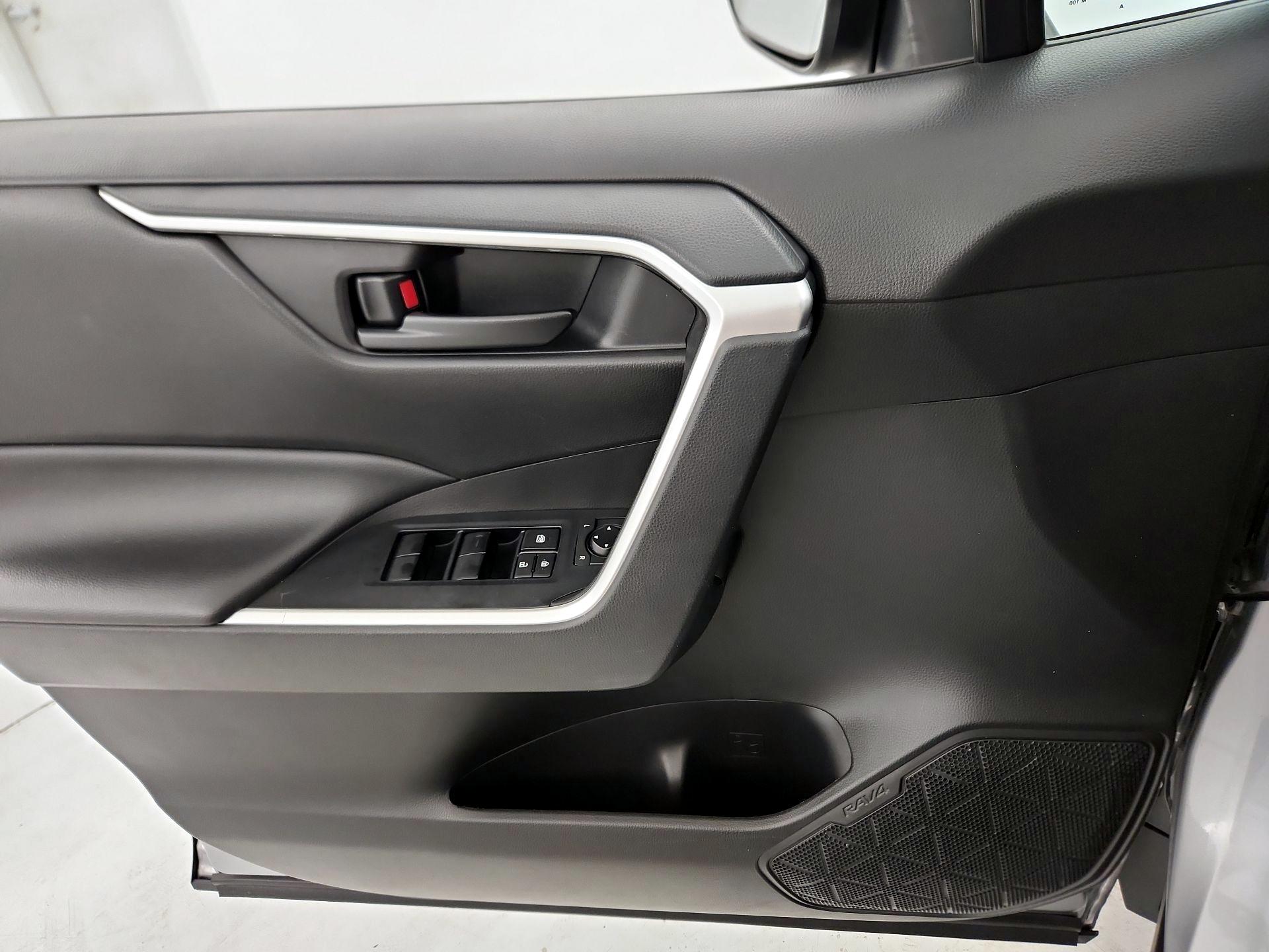 Thumbnail: 2022 Toyota RAV4 - 12