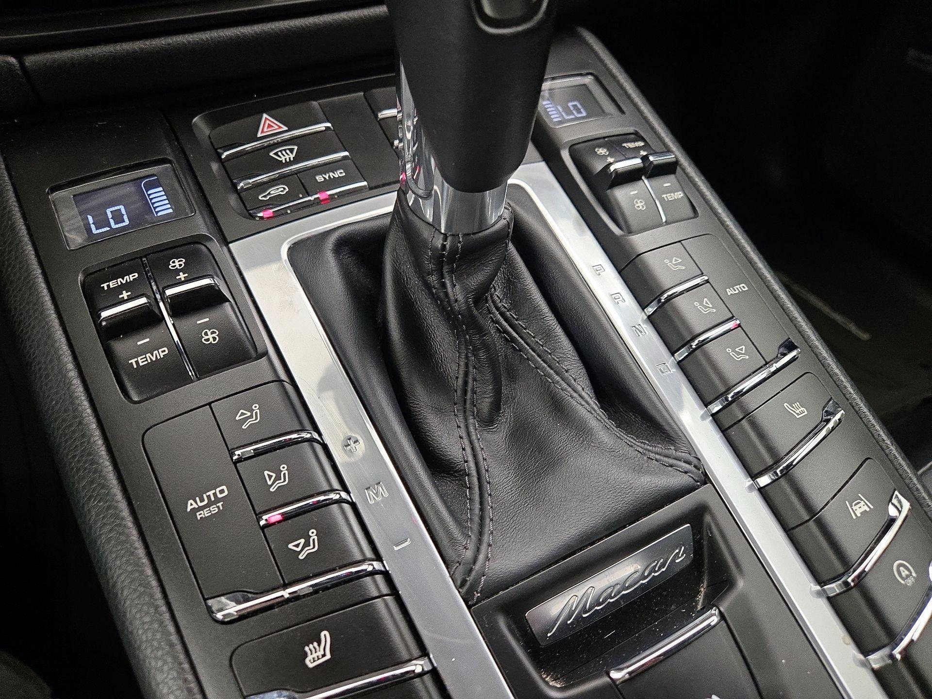 Thumbnail: 2020 Porsche Macan - 17