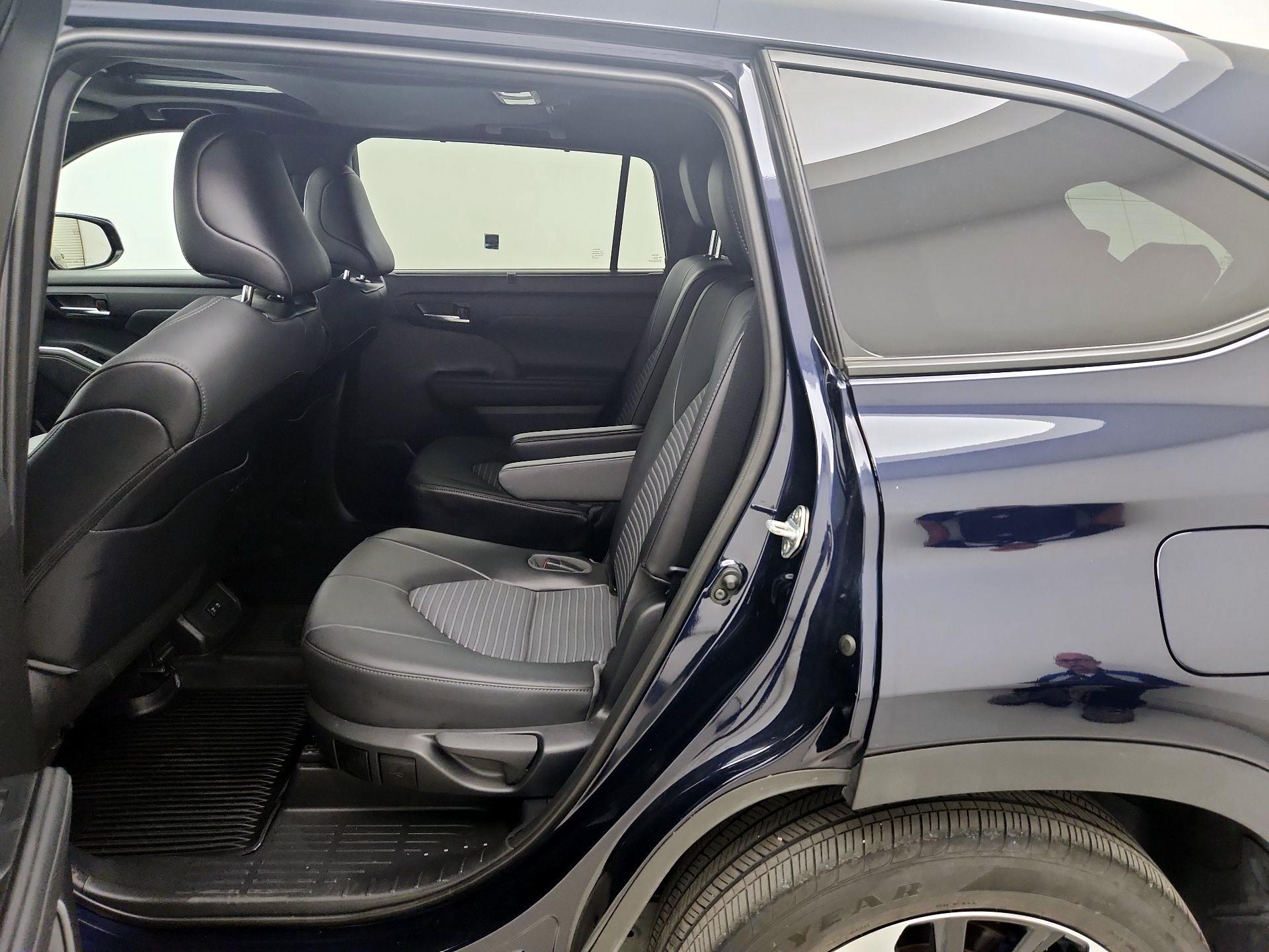 Thumbnail: 2021 Toyota Highlander - 18