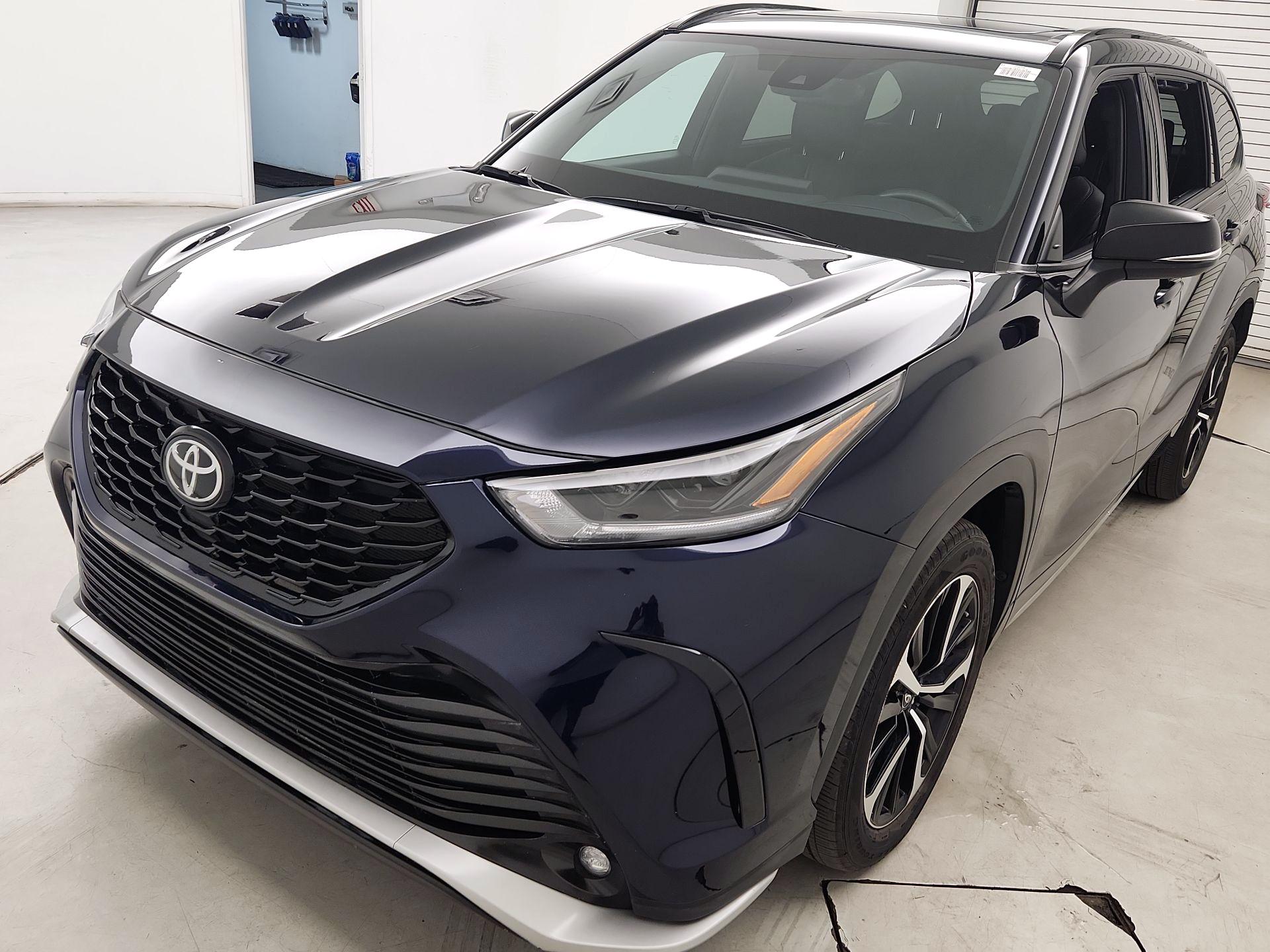 Thumbnail: 2021 Toyota Highlander - 3