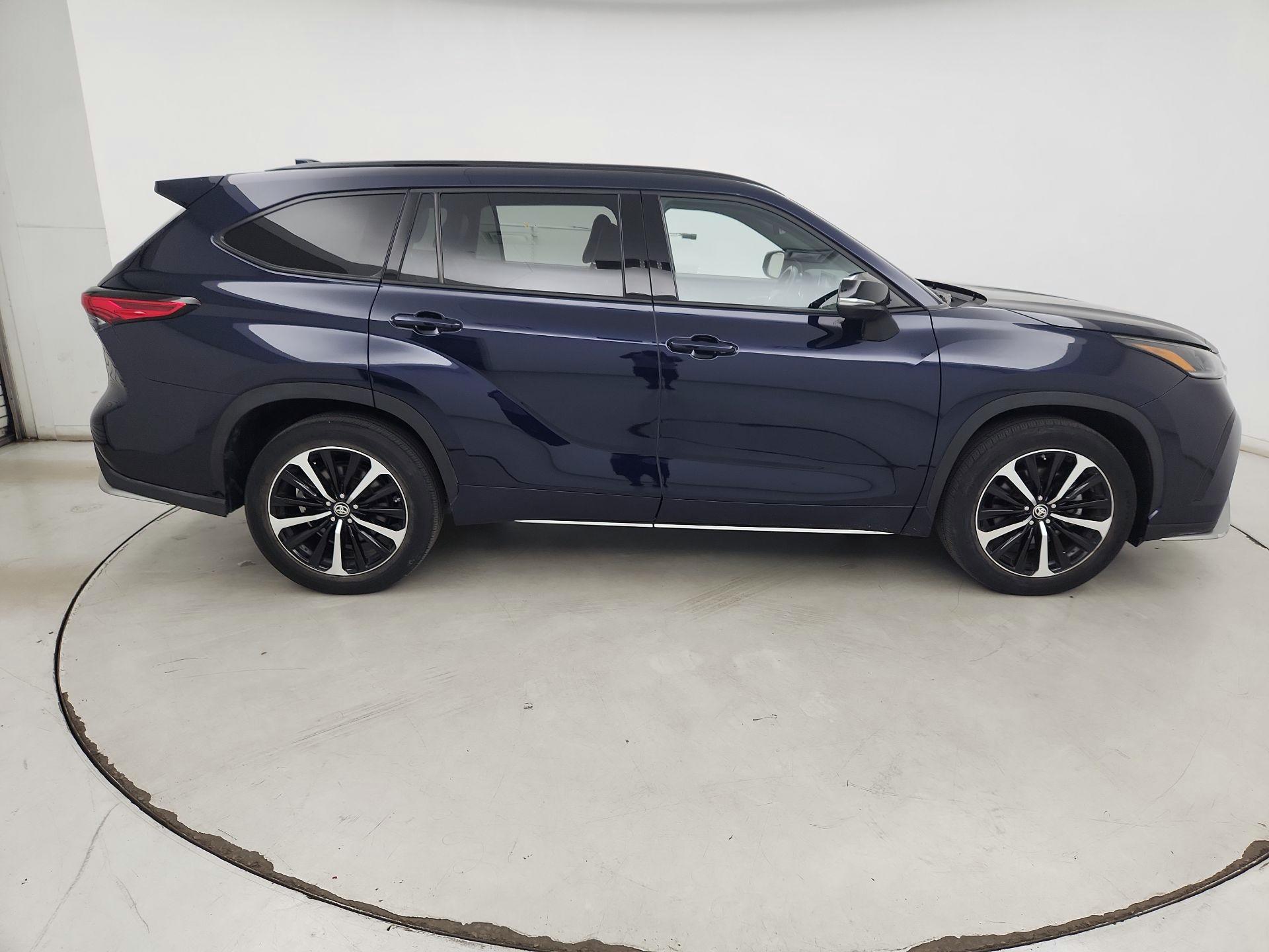 Thumbnail: 2021 Toyota Highlander - 4