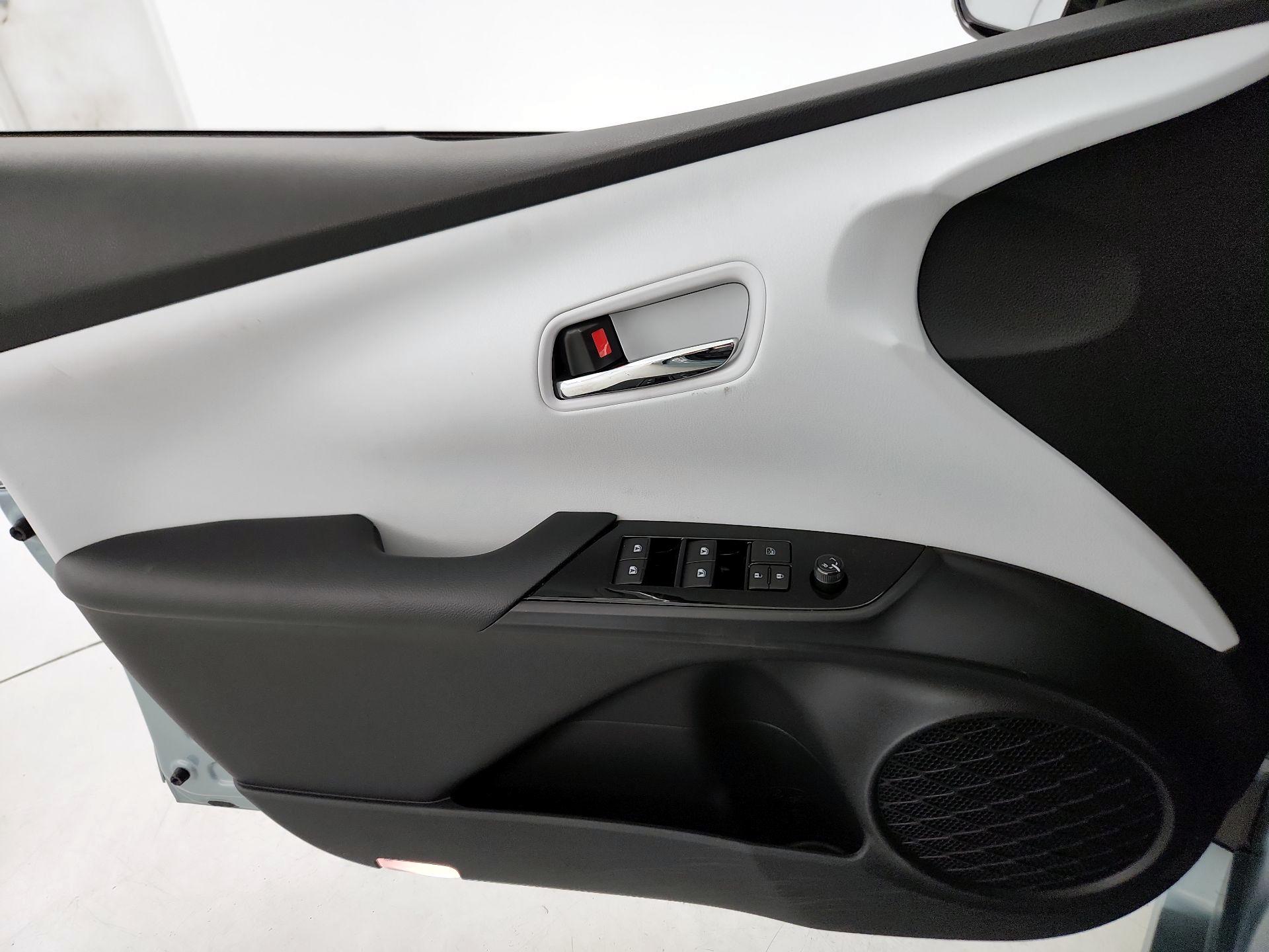 Thumbnail: 2018 Toyota Prius - 12