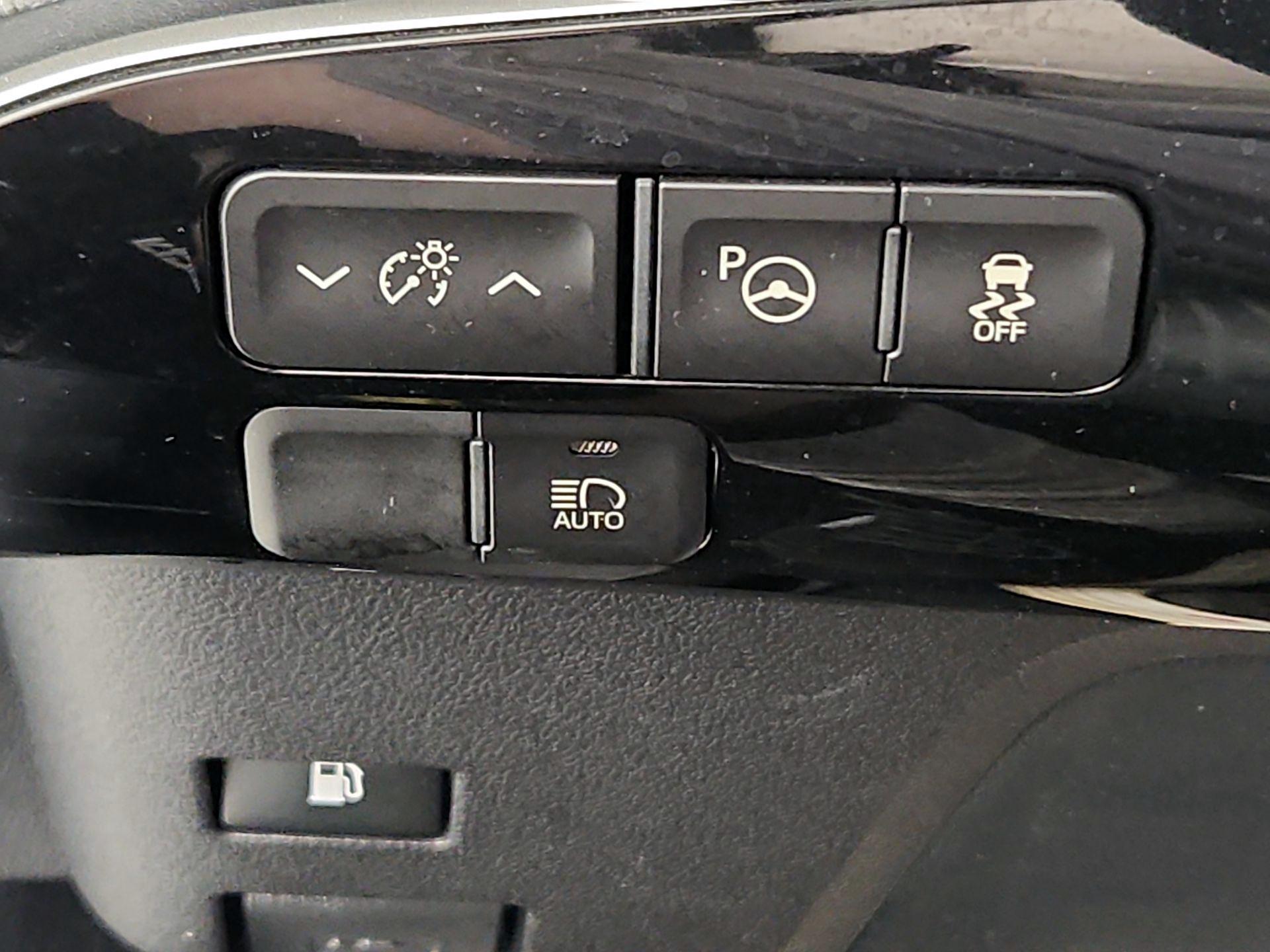 Thumbnail: 2018 Toyota Prius - 13