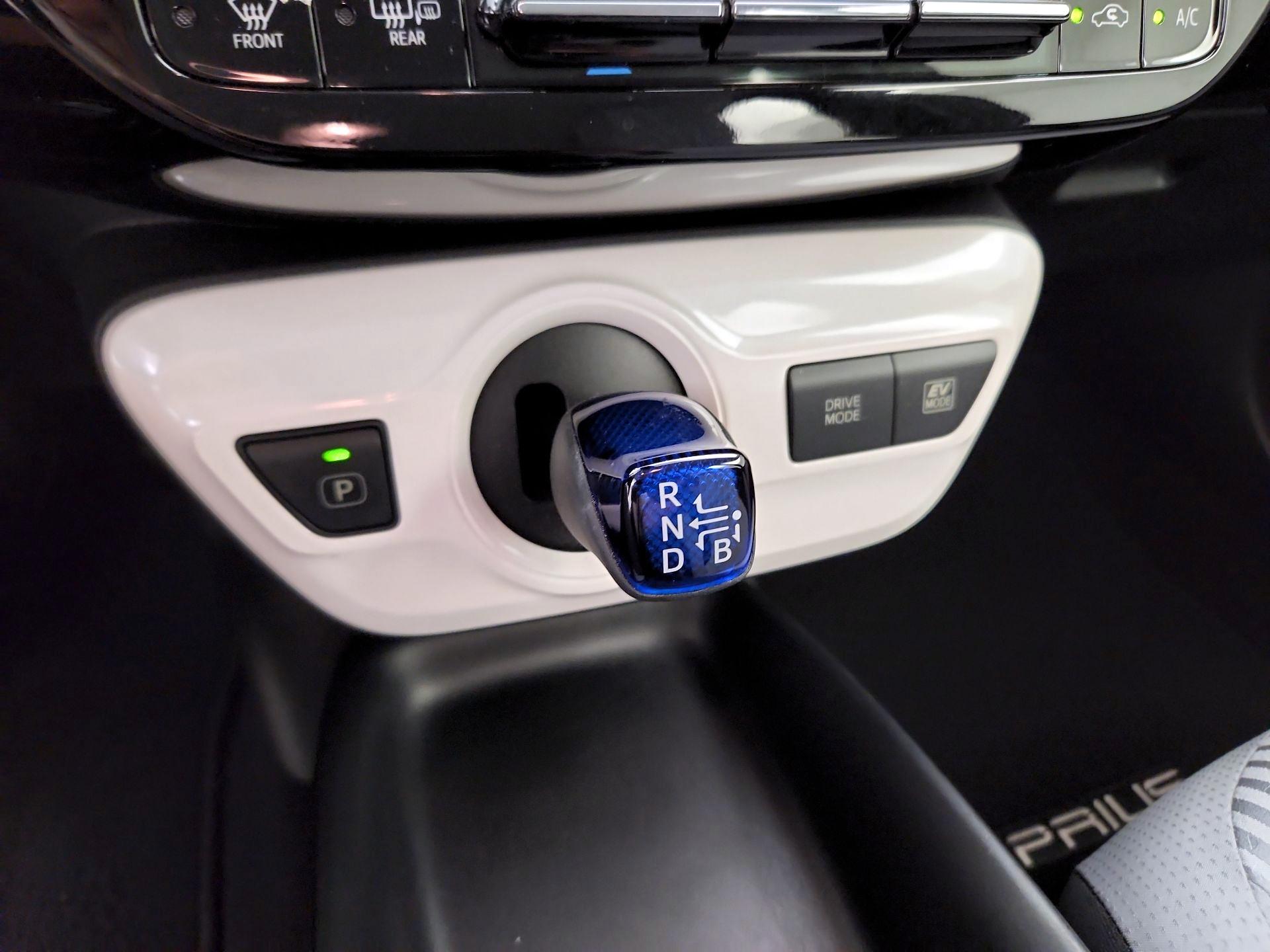 Thumbnail: 2018 Toyota Prius - 17