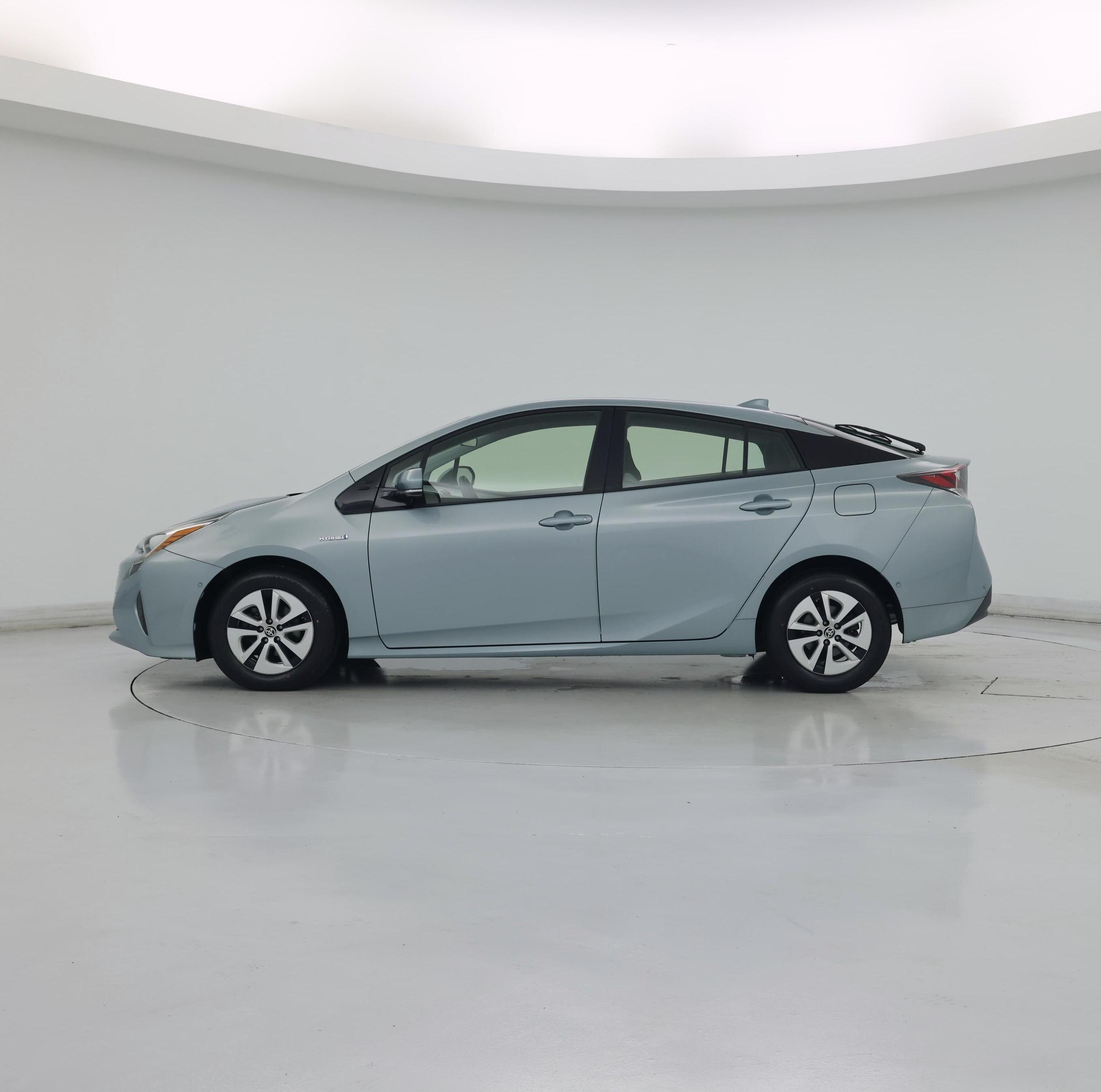 Thumbnail: 2018 Toyota Prius - 3