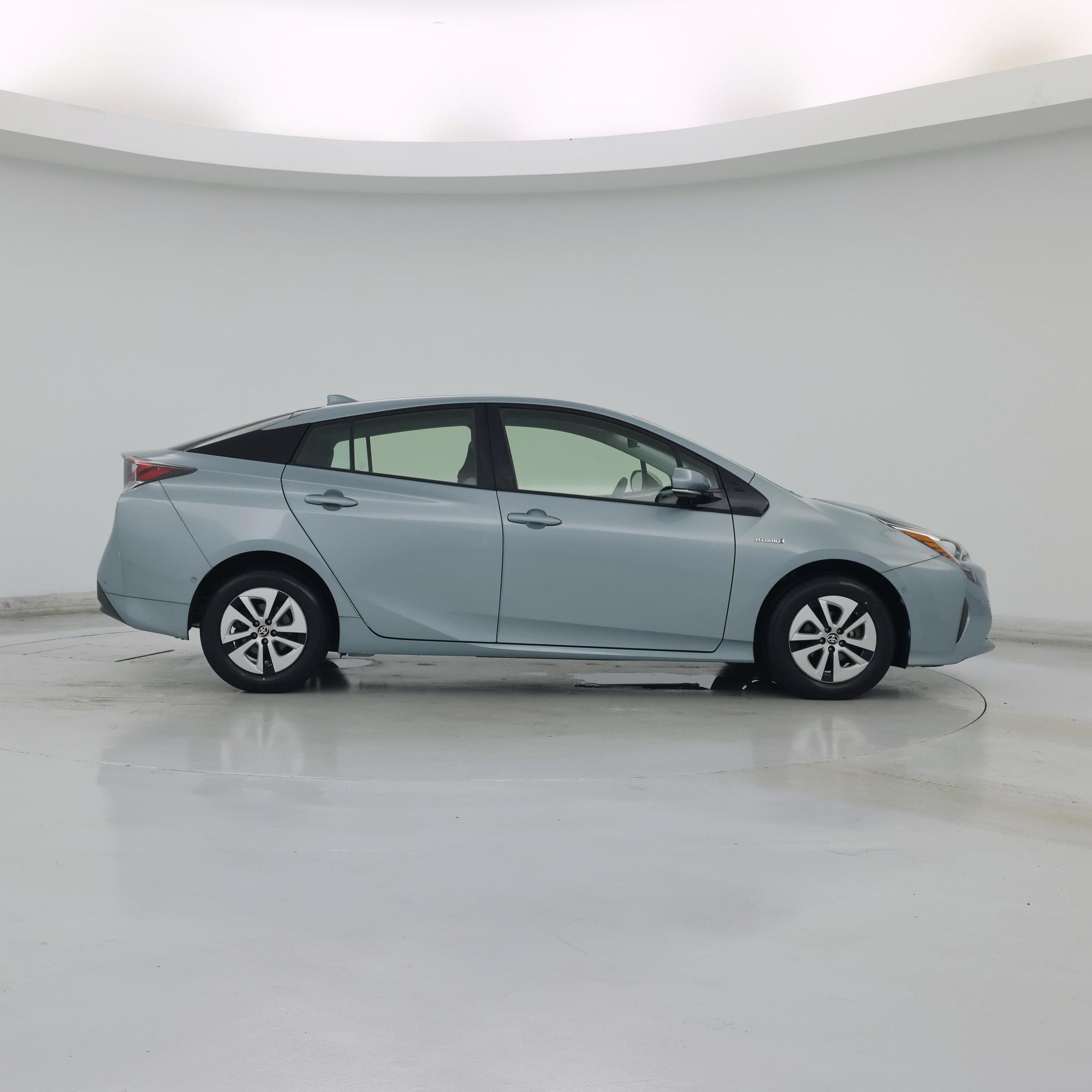 Thumbnail: 2018 Toyota Prius - 7