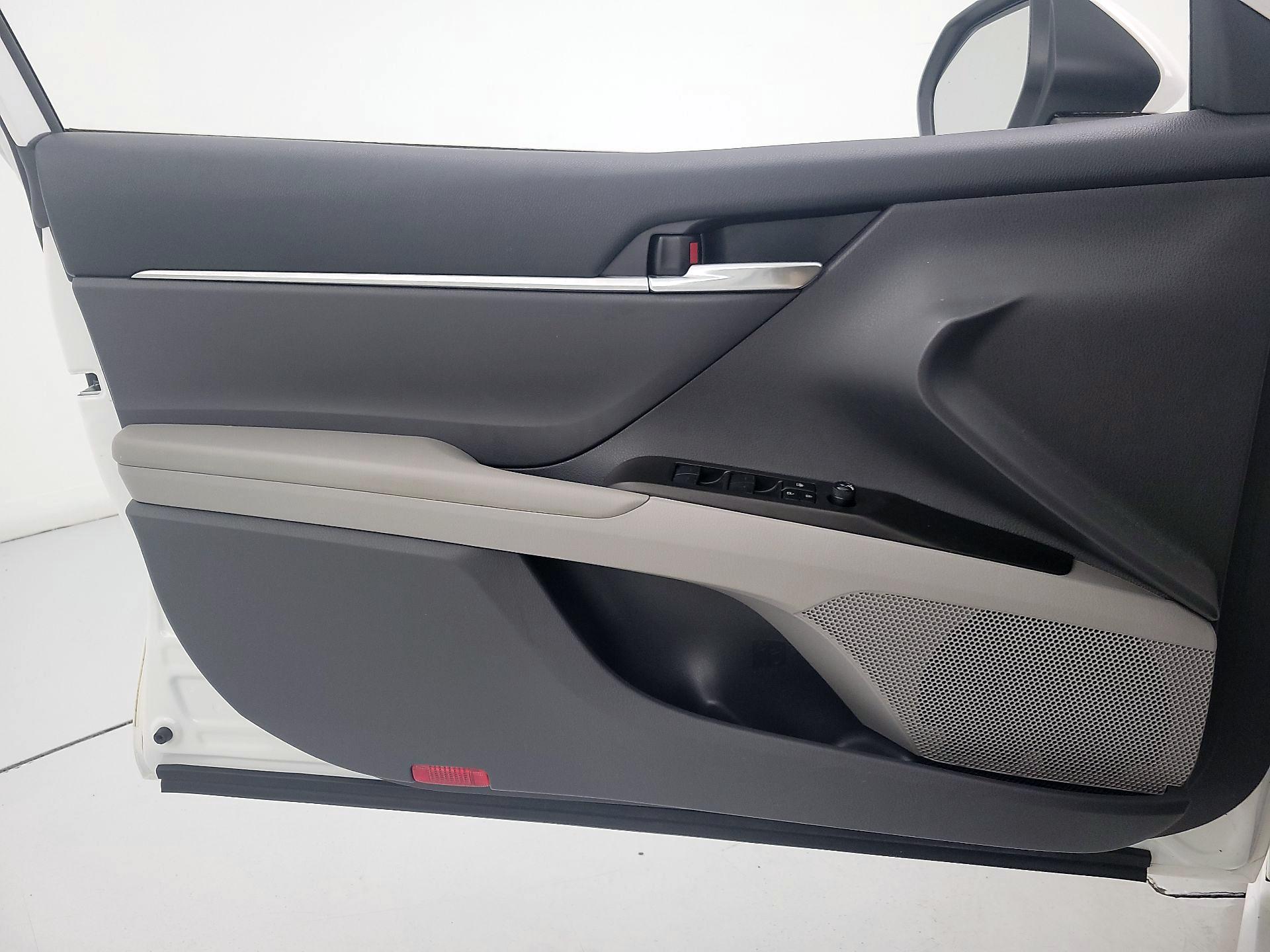 Thumbnail: 2022 Toyota Camry - 12